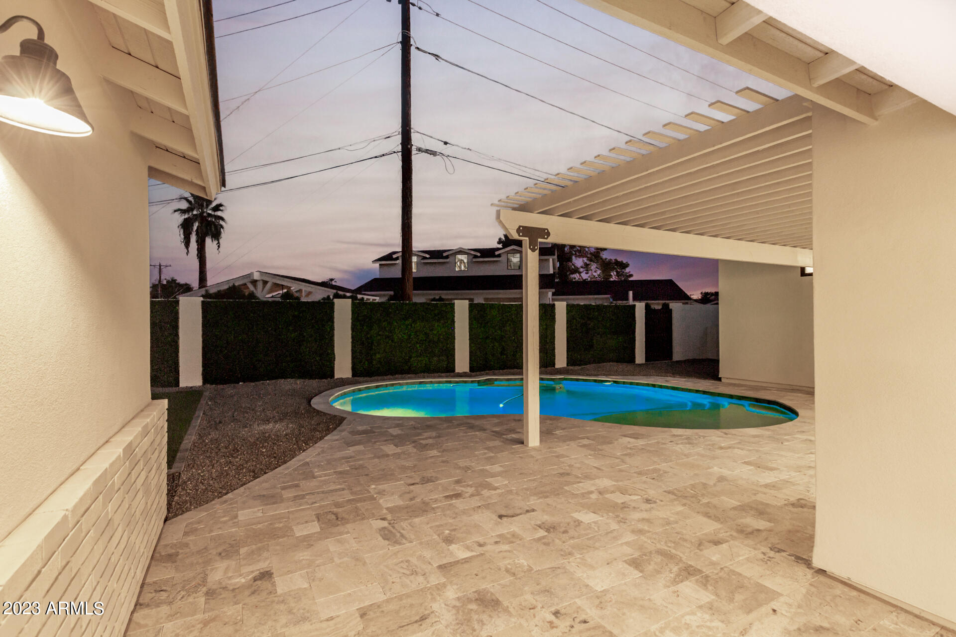 4847 E CLARENDON Avenue