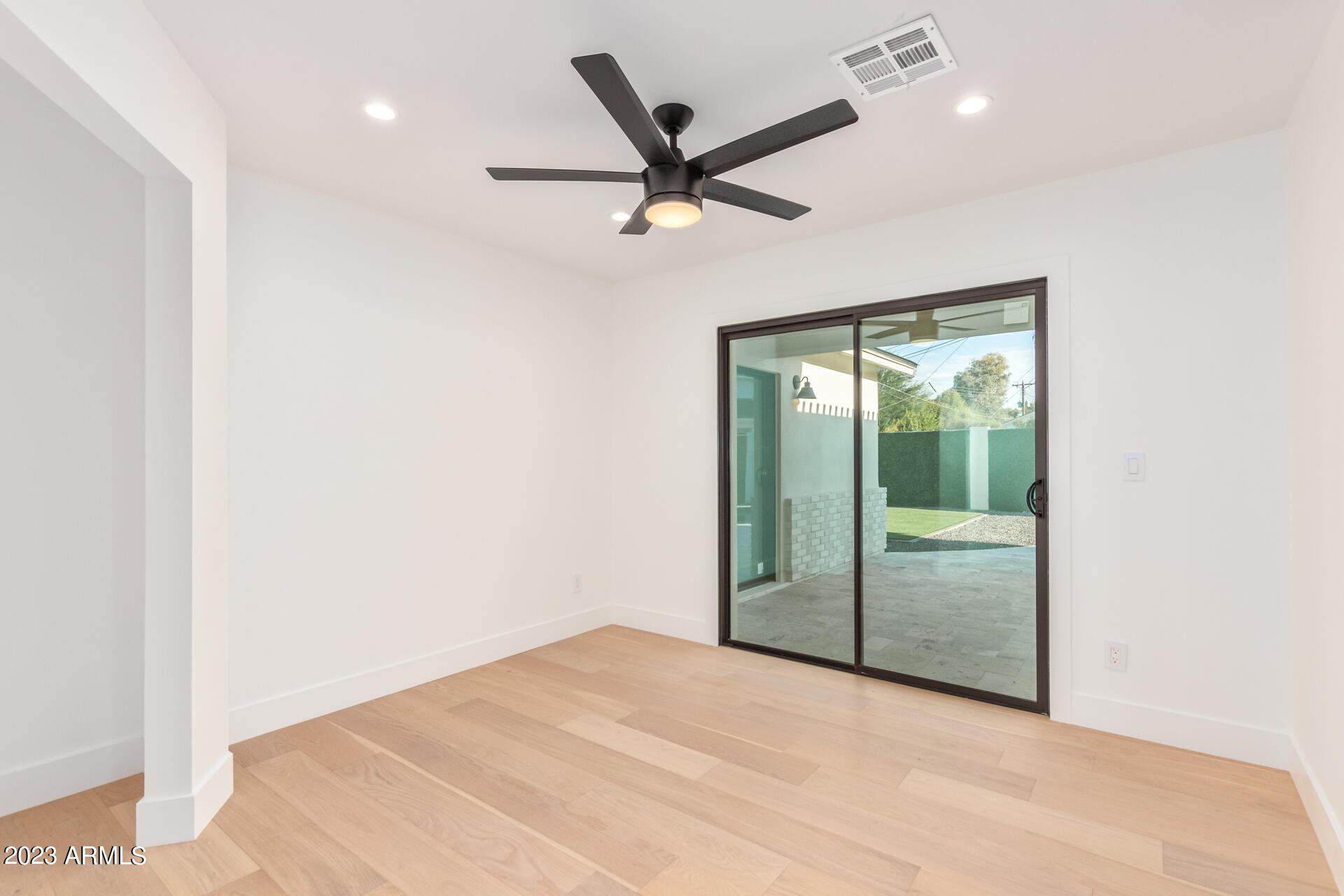 4847 E CLARENDON Avenue