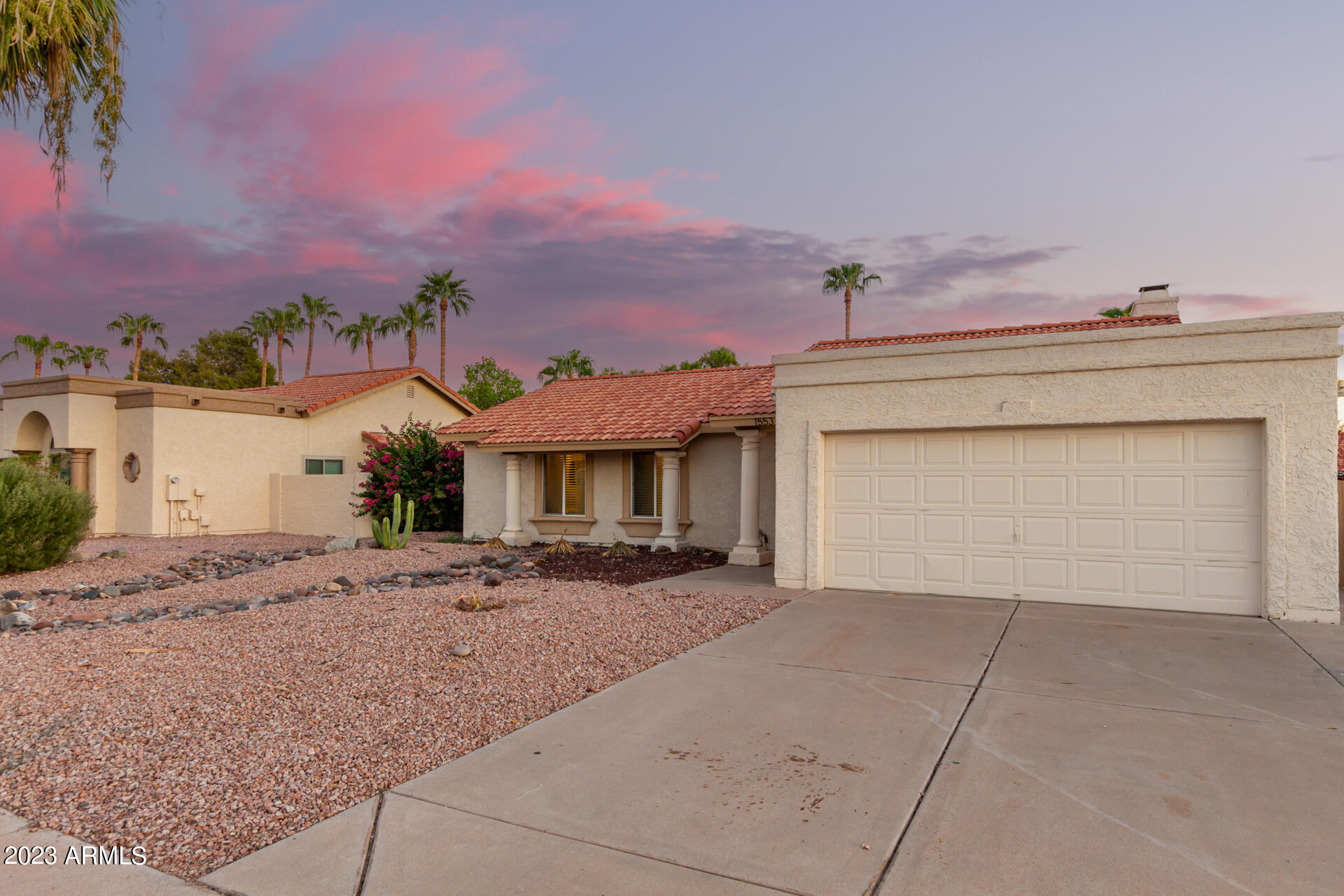 1553 E FAIRVIEW Street