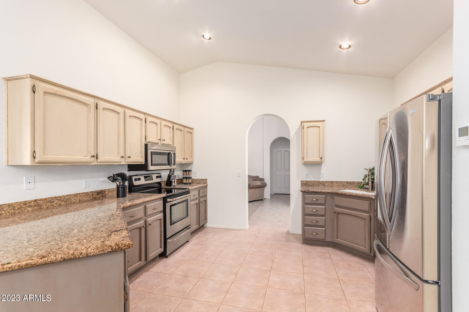 9309 E COOPERS HAWK Drive