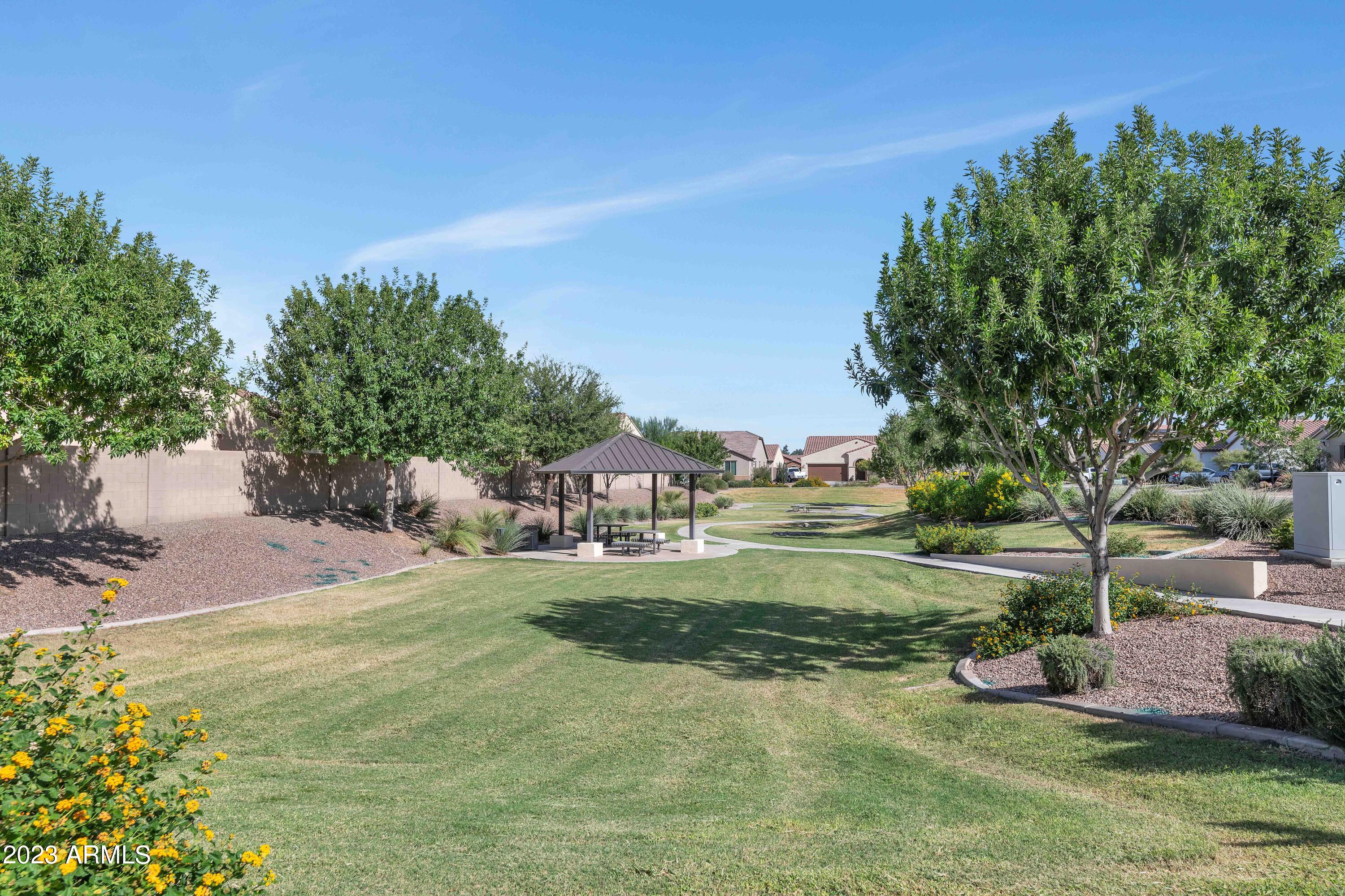 1533 E CIELO AZUL Way