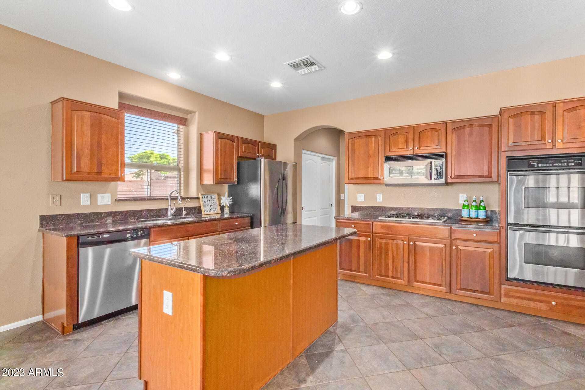 41800 W CHAMBERS Court