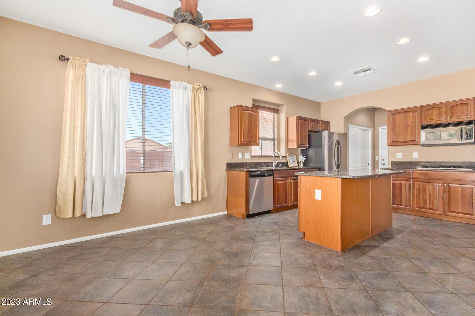 41800 W CHAMBERS Court