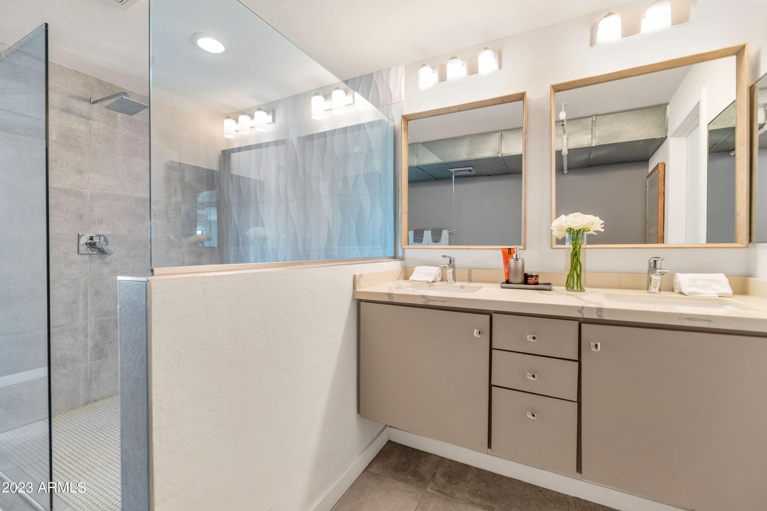 914 E OSBORN Road # 415