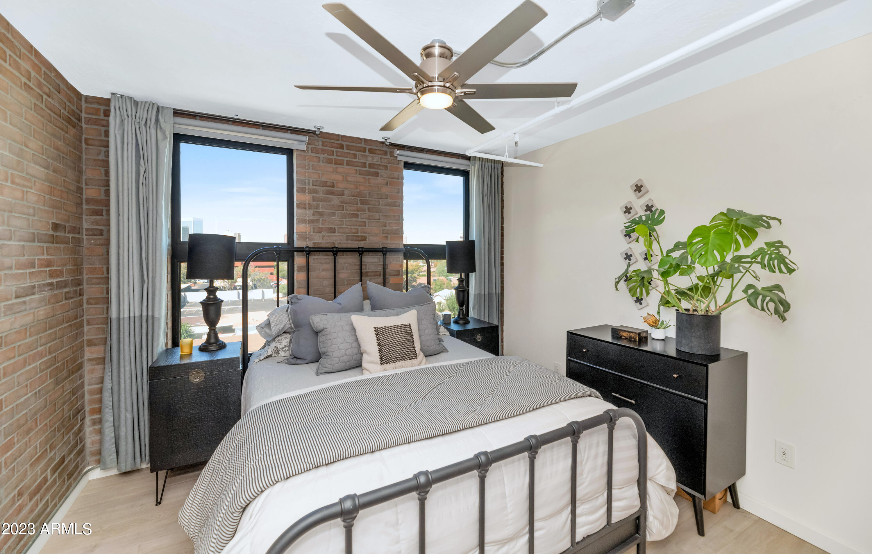 914 E OSBORN Road # 415