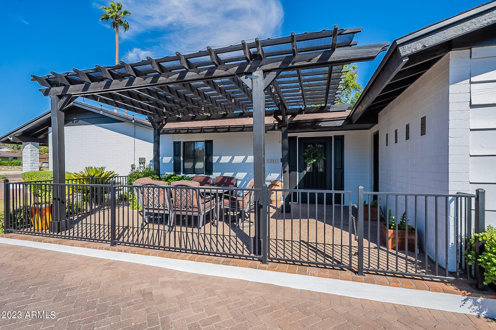 1801 E ROSE Lane