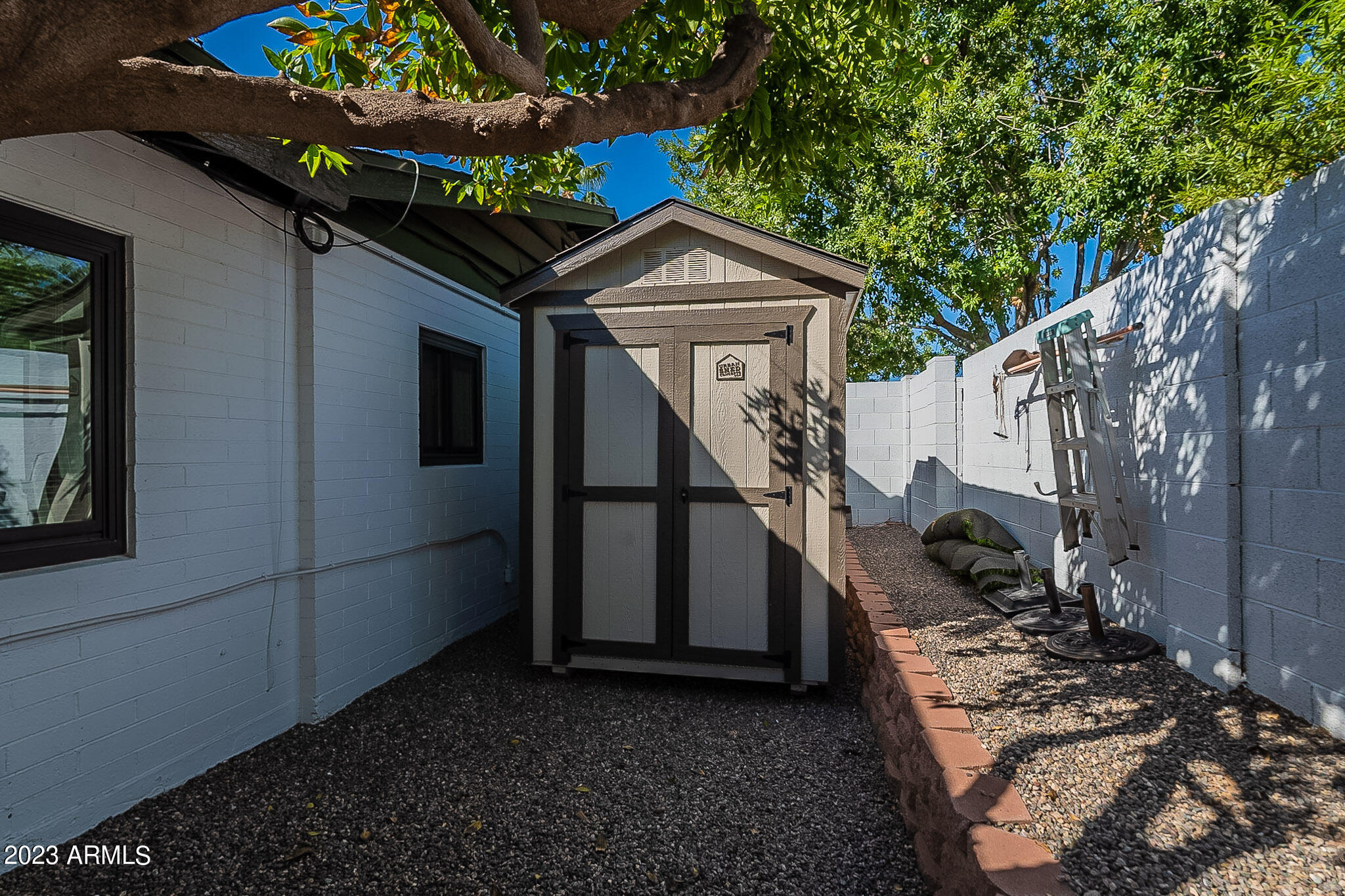 1801 E ROSE Lane