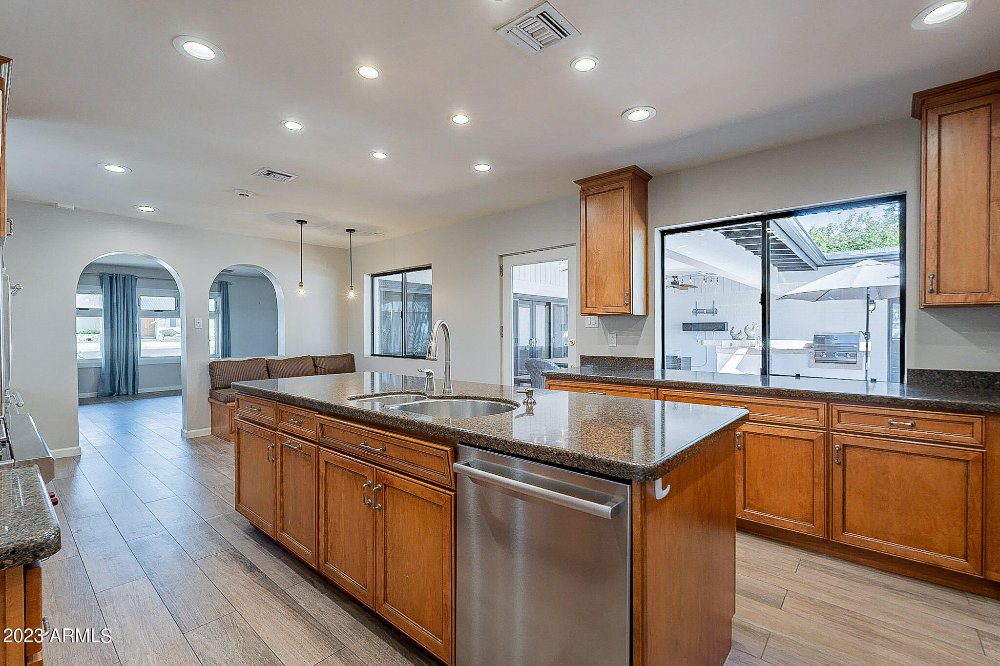 1801 E ROSE Lane