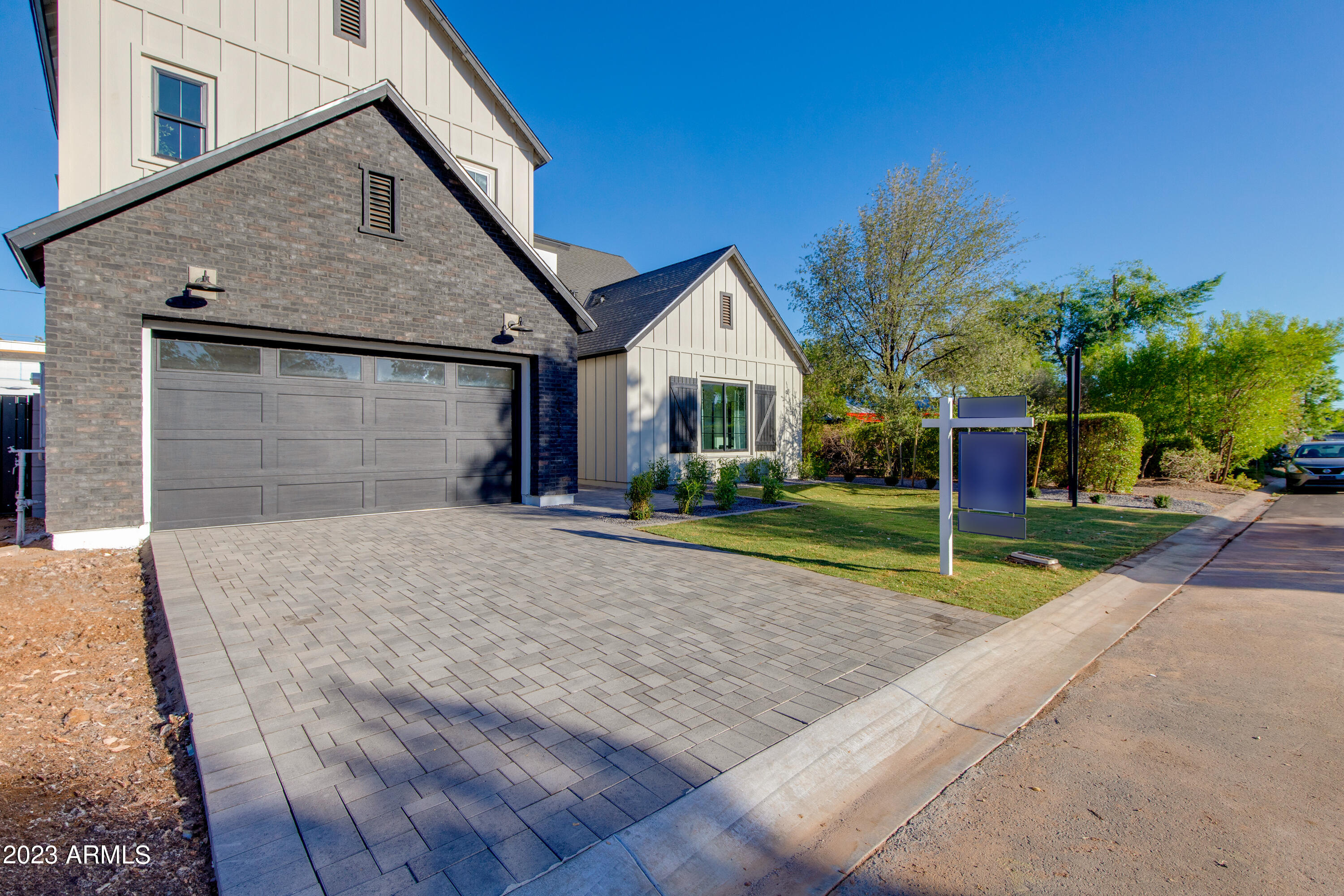 4511 N 38th Place