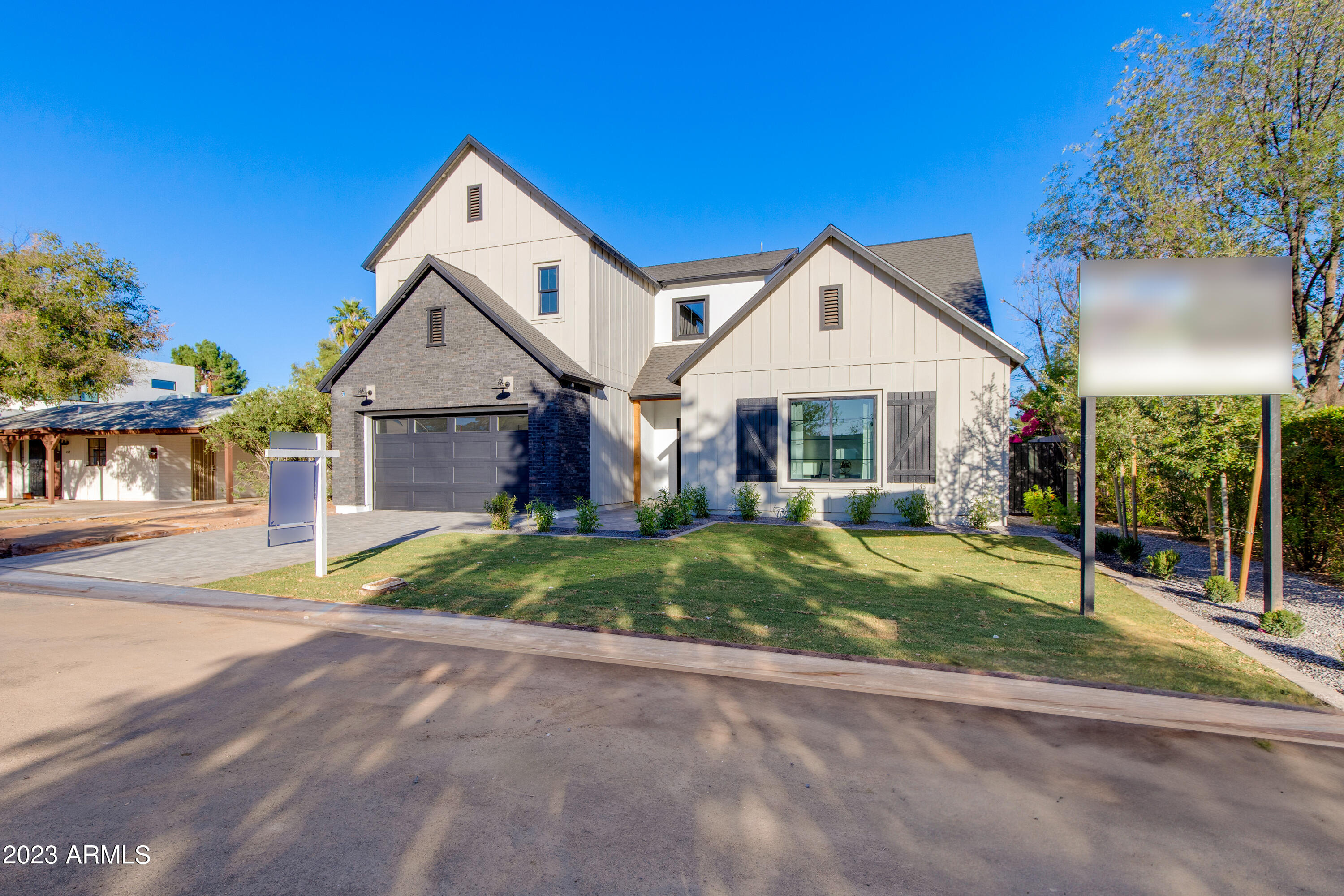 4511 N 38th Place