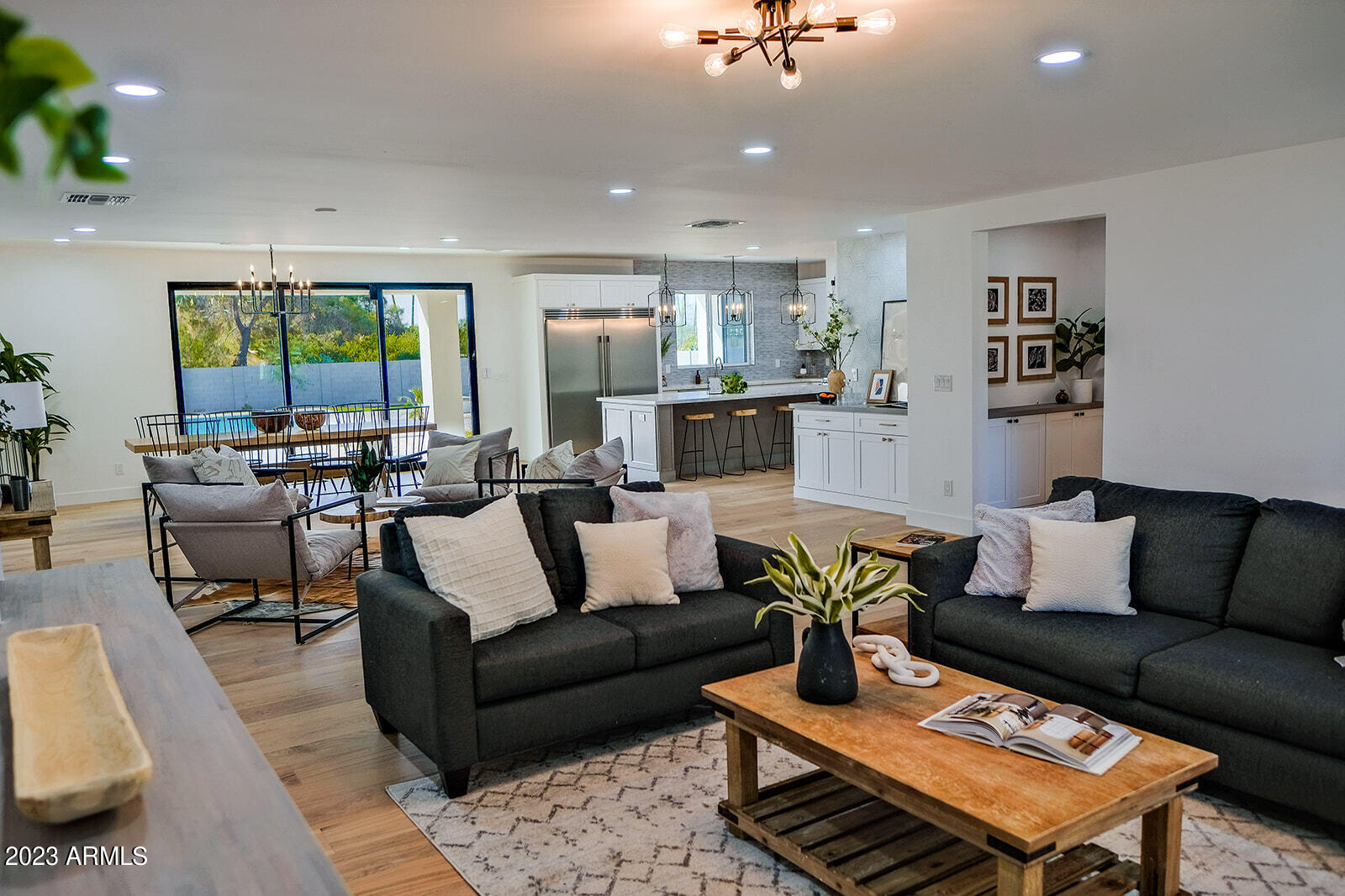 7021 E DREYFUS Avenue