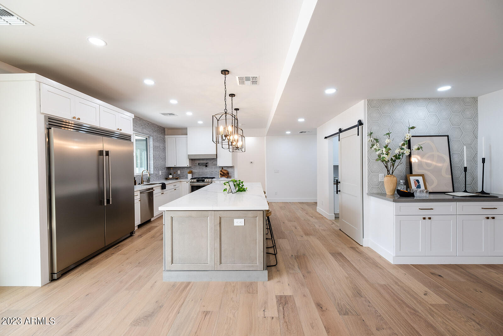 7021 E DREYFUS Avenue