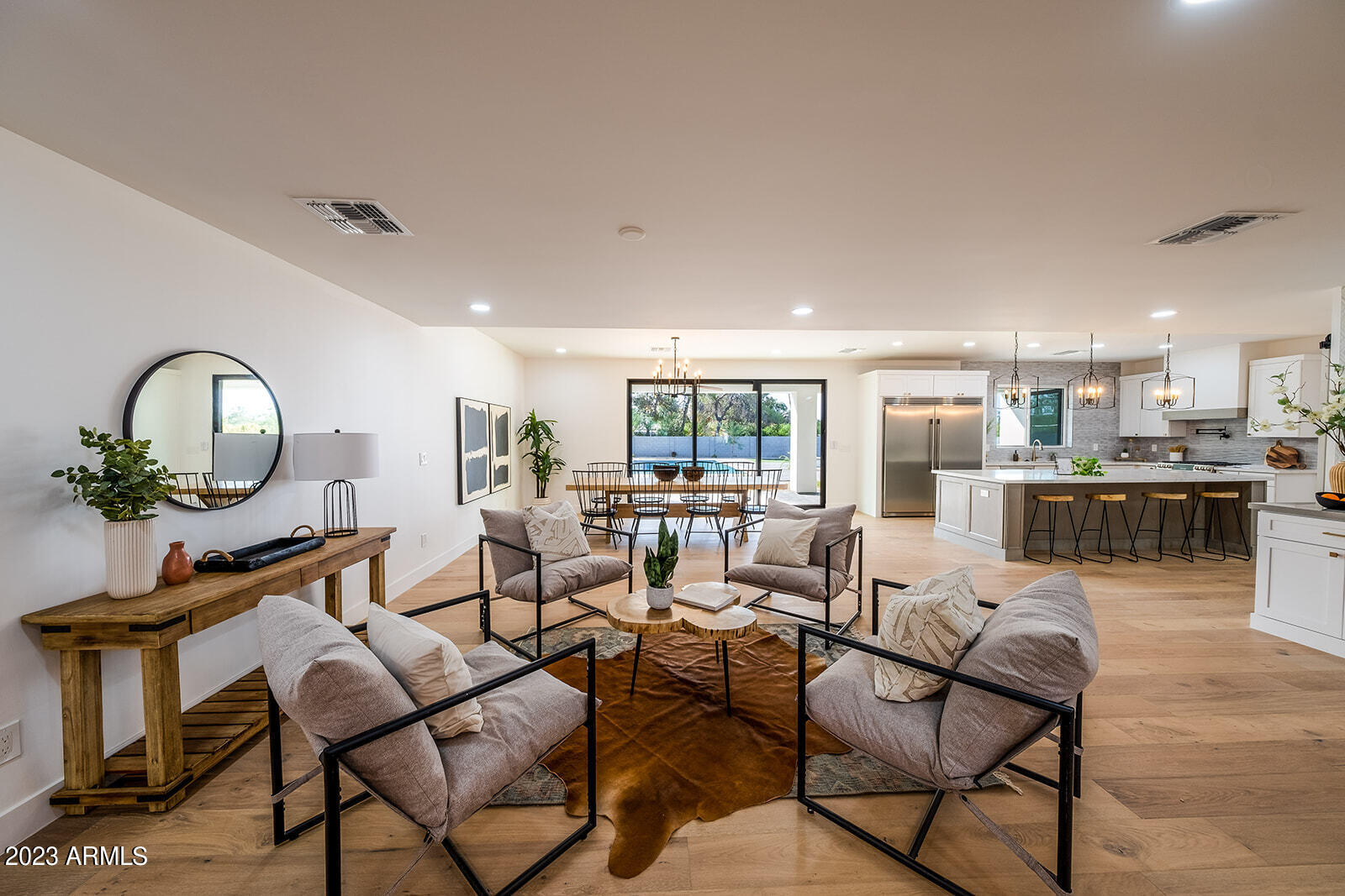 7021 E DREYFUS Avenue