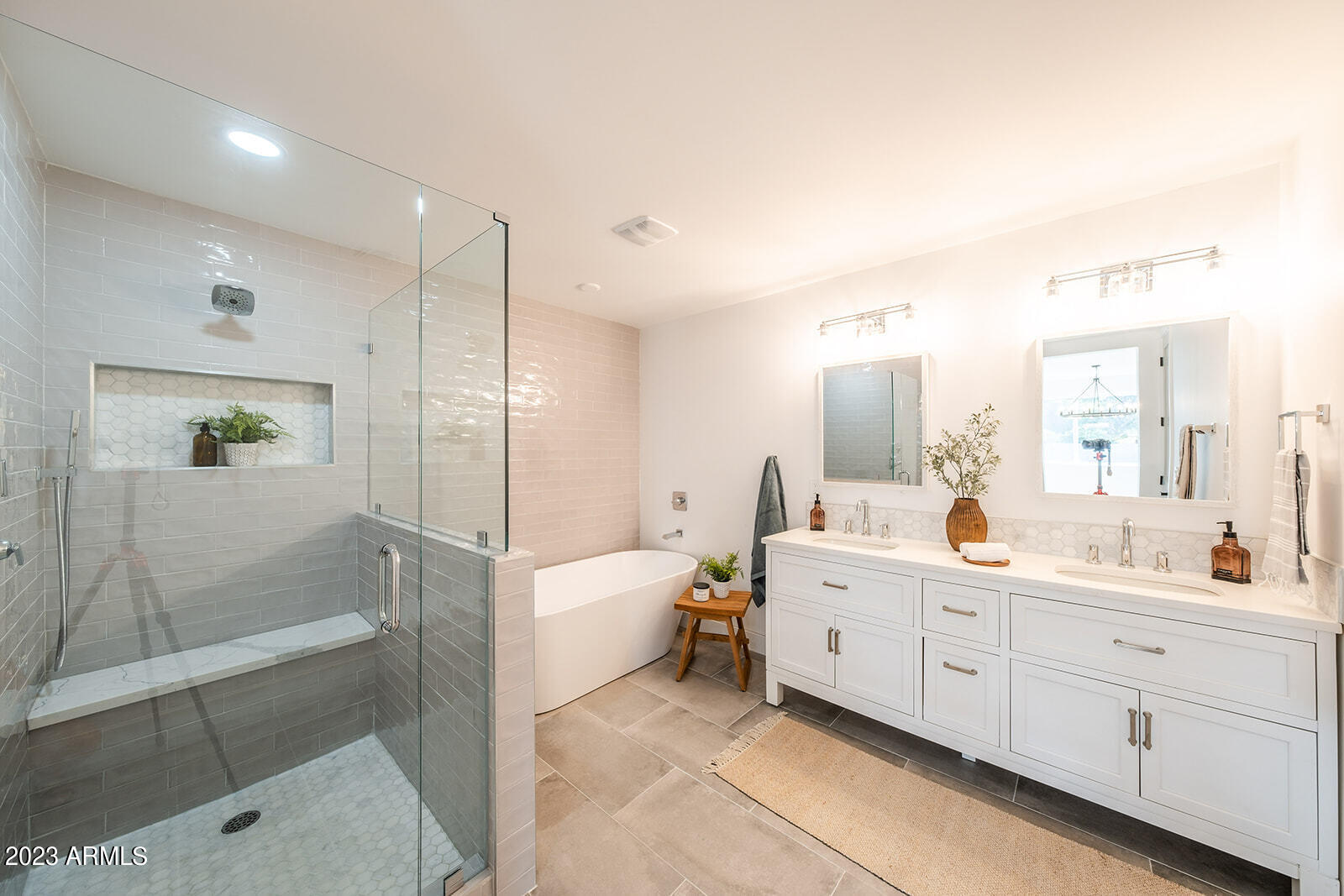 7021 E DREYFUS Avenue