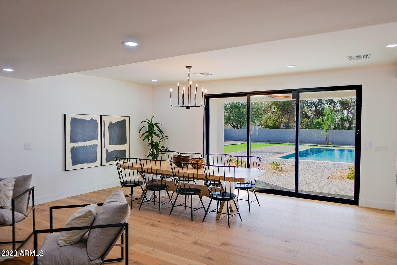 7021 E DREYFUS Avenue