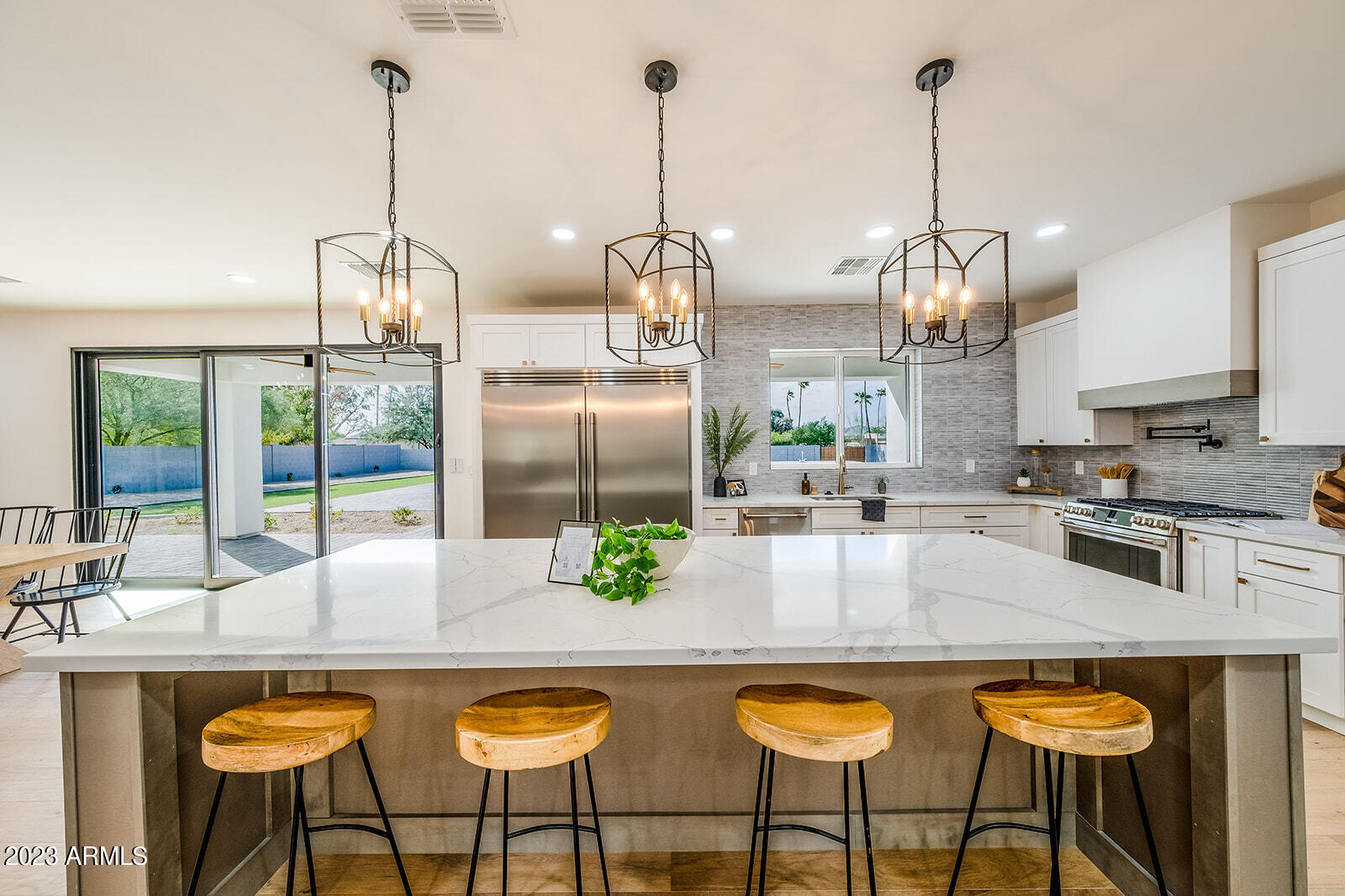 7021 E DREYFUS Avenue