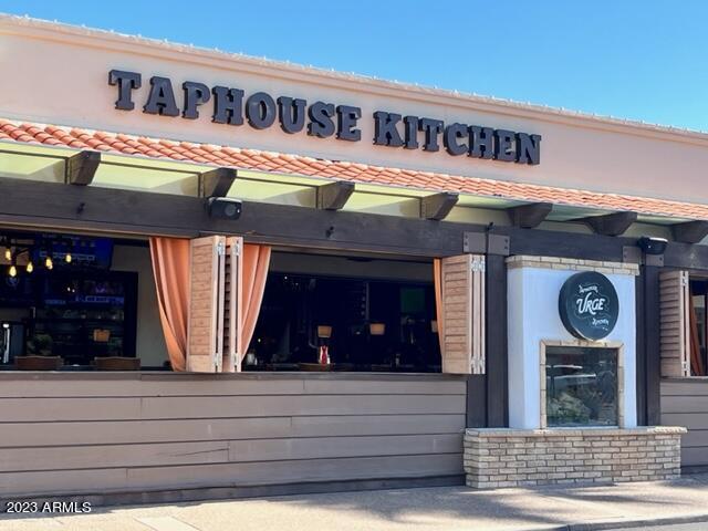 6150 N Scottsdale Road, 52