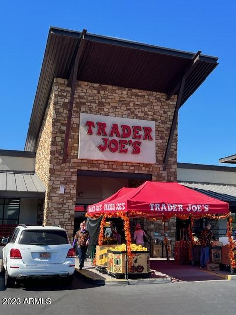 6150 N Scottsdale Road, 52