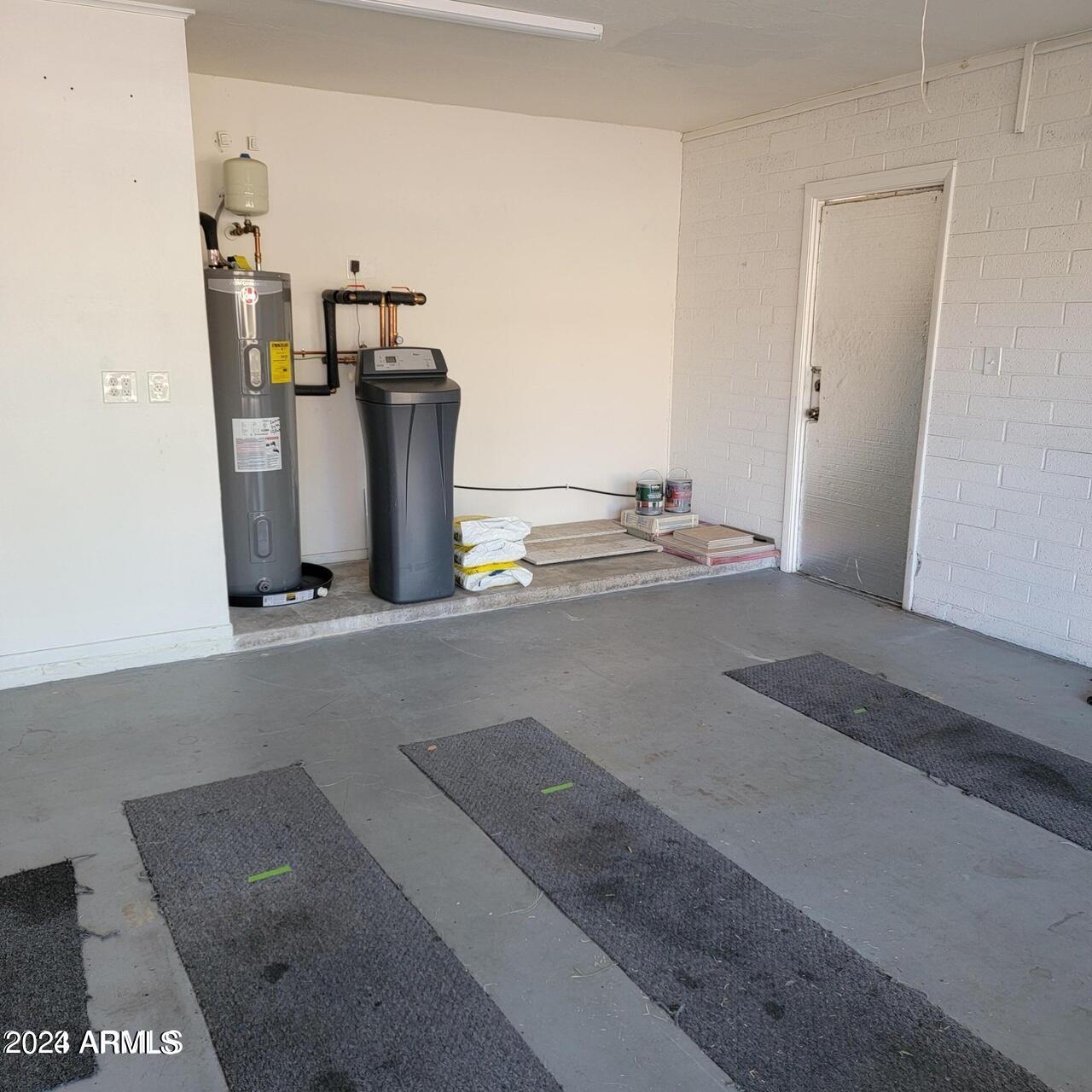 1245 W MENDOZA Avenue