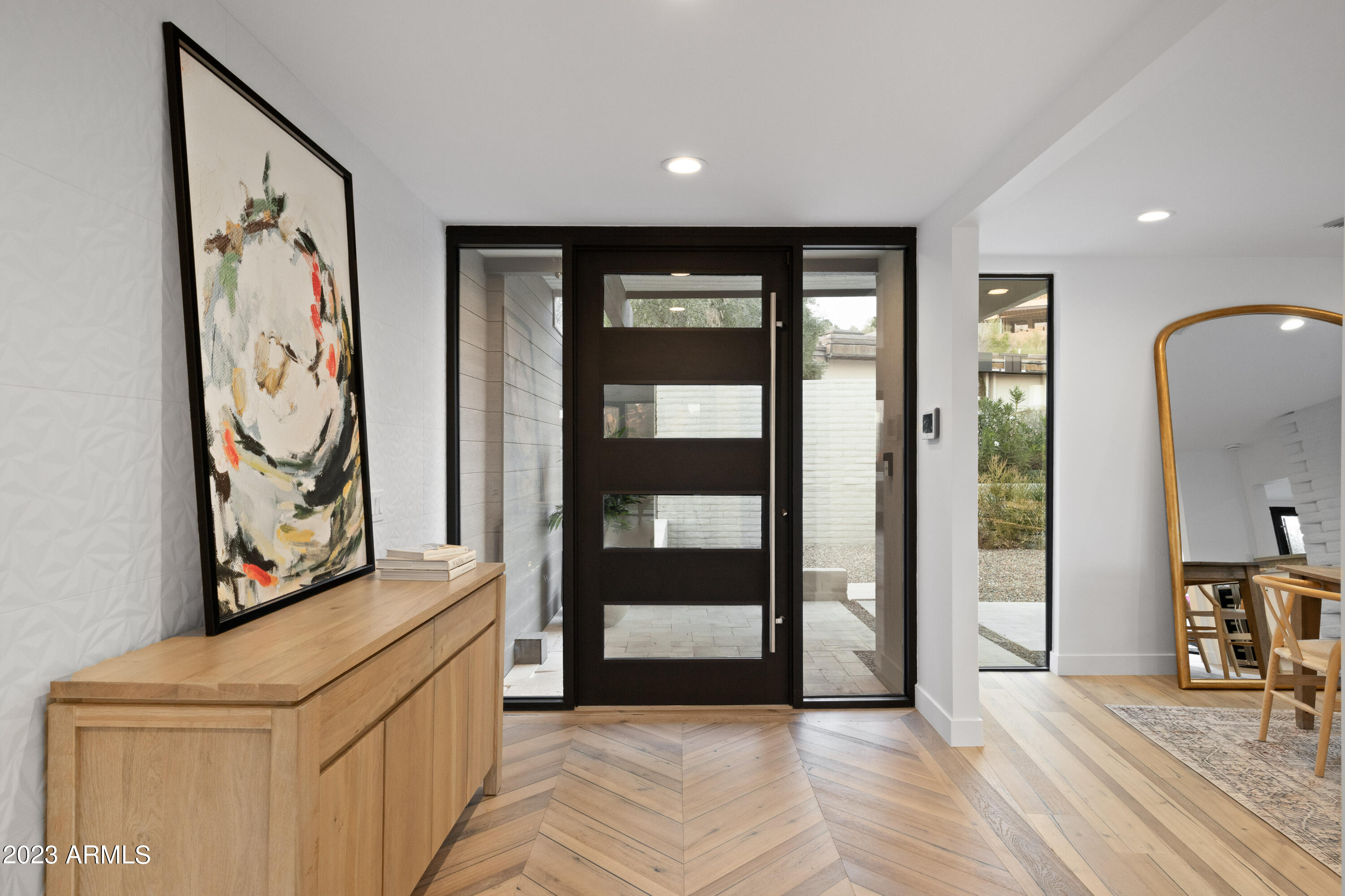 7312 N LAKESIDE Lane