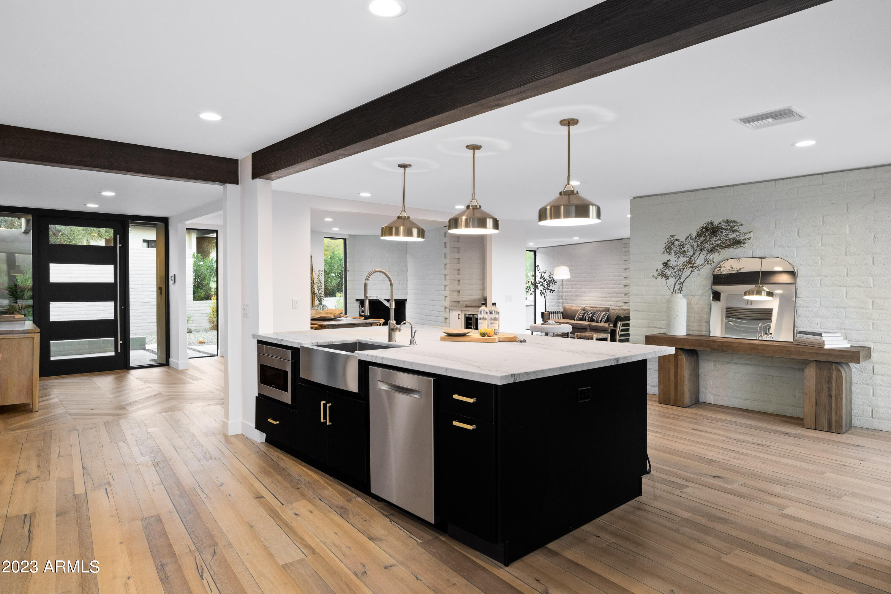 7312 N LAKESIDE Lane