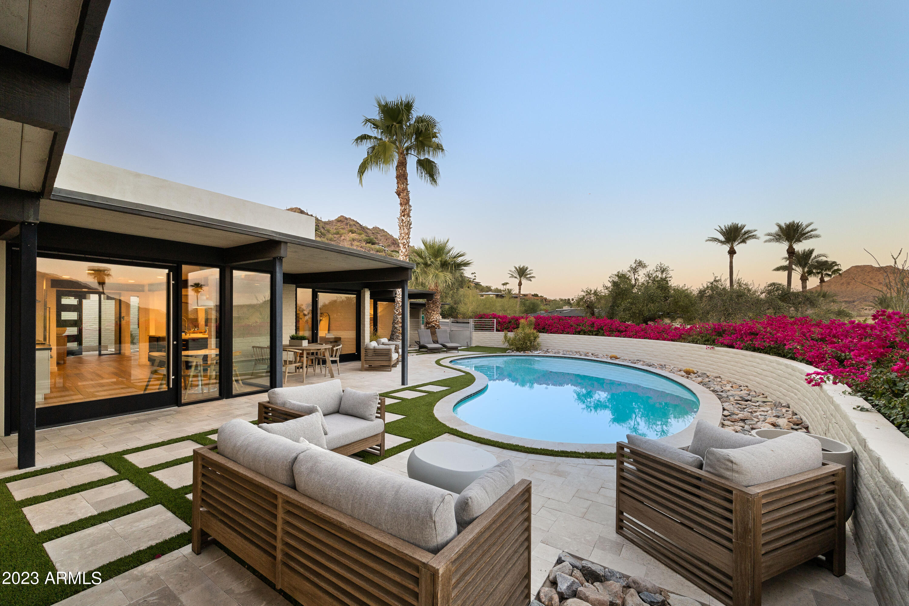 7312 N LAKESIDE Lane