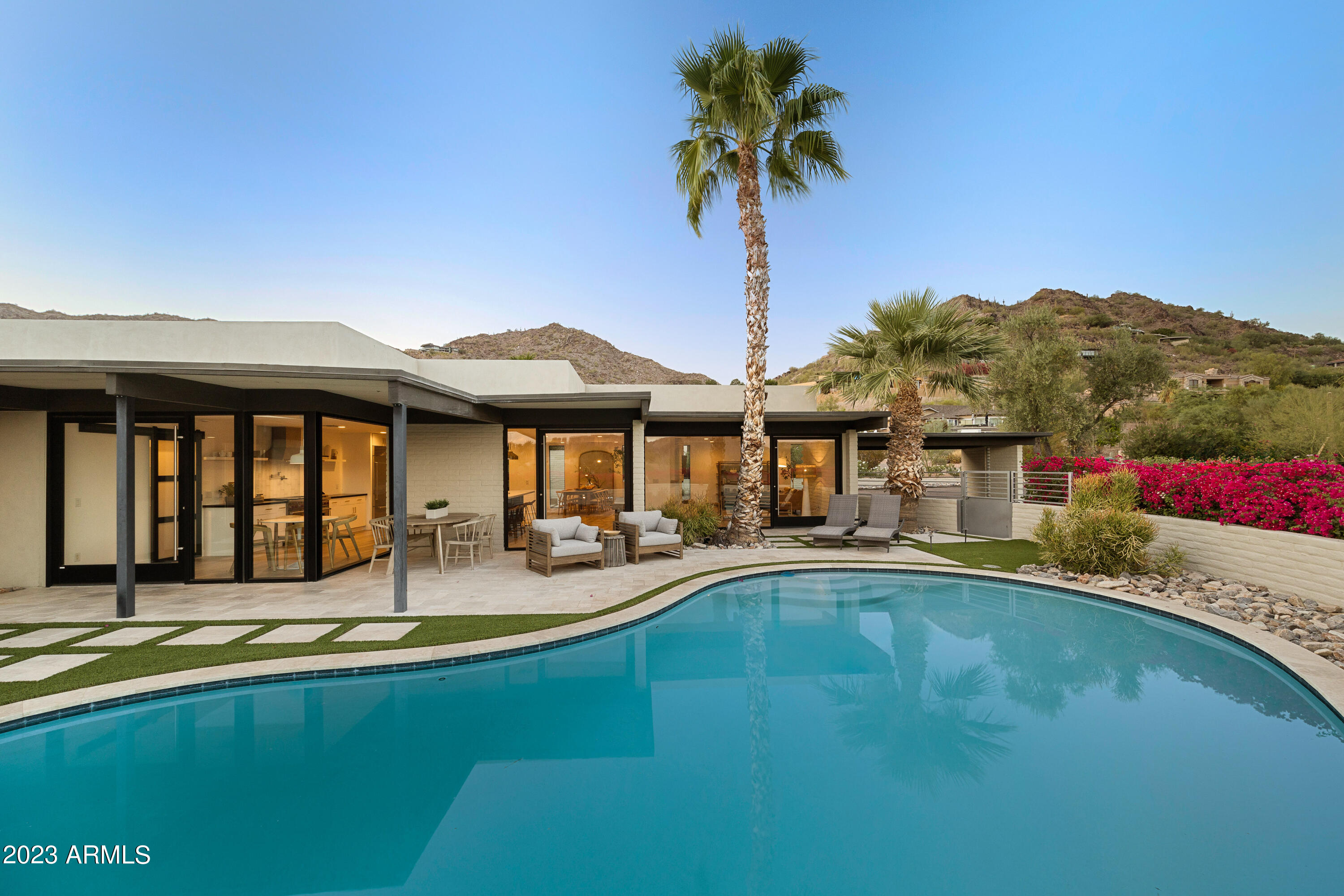 7312 N LAKESIDE Lane