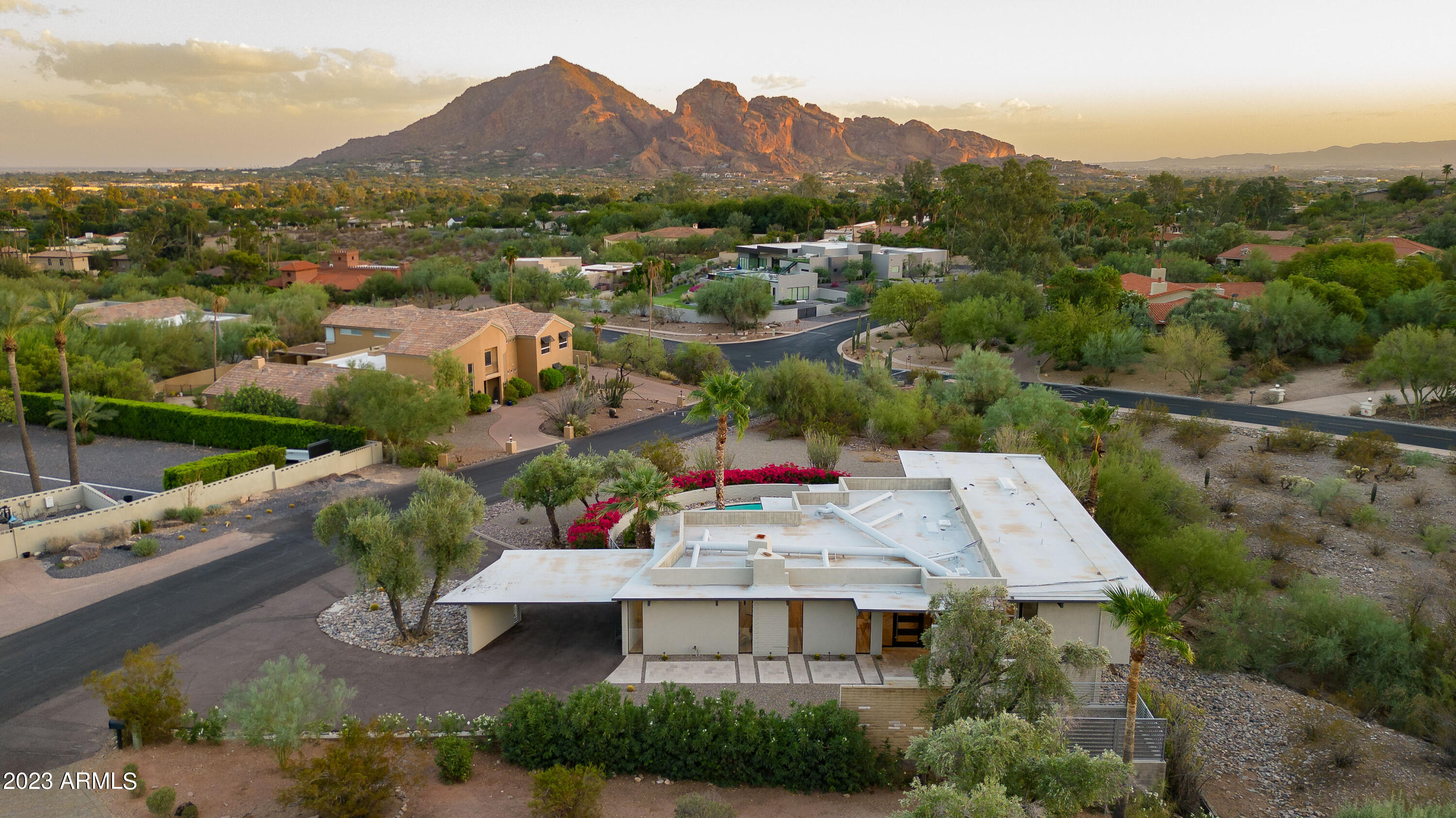 7312 N LAKESIDE Lane