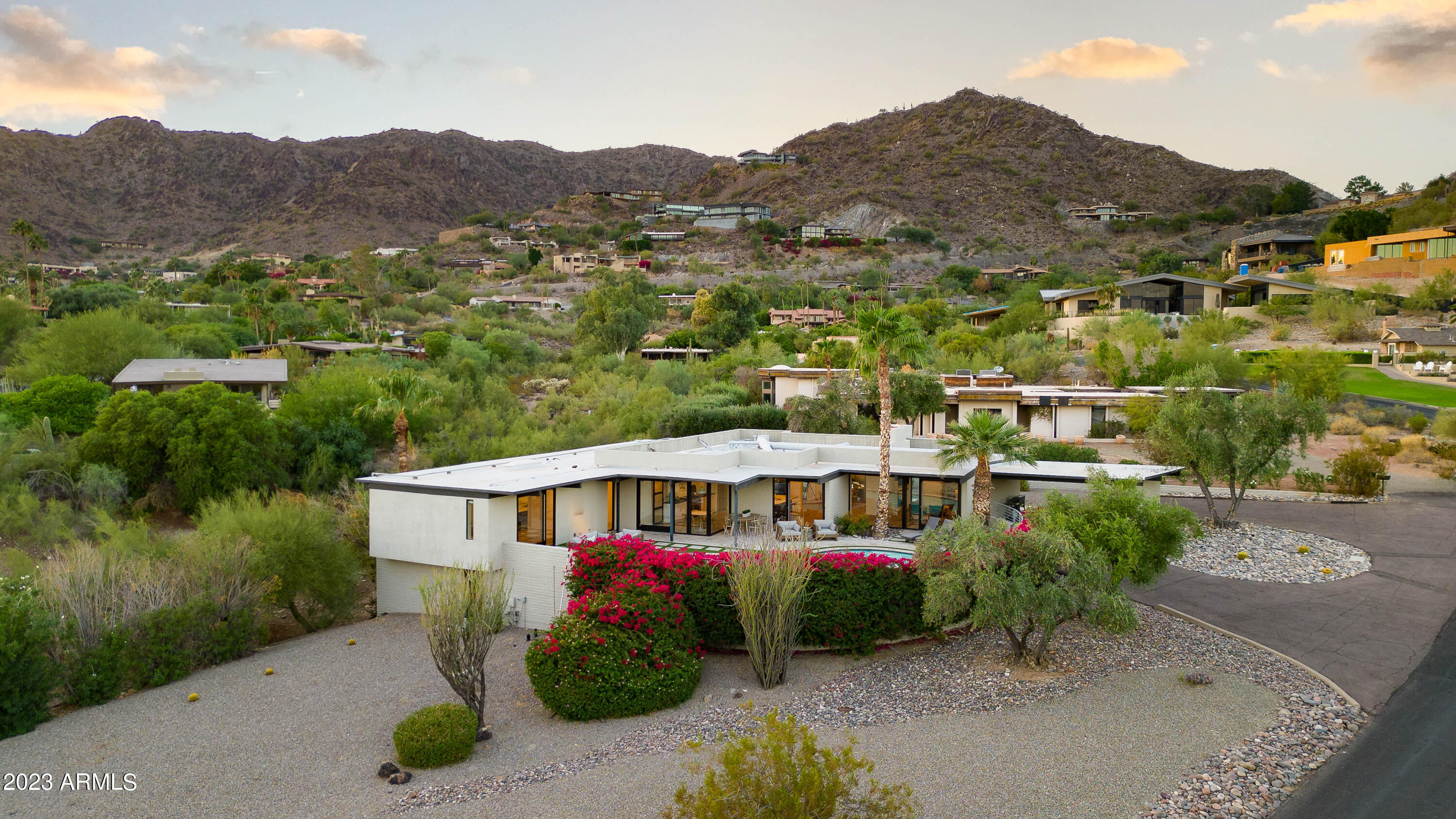 7312 N LAKESIDE Lane