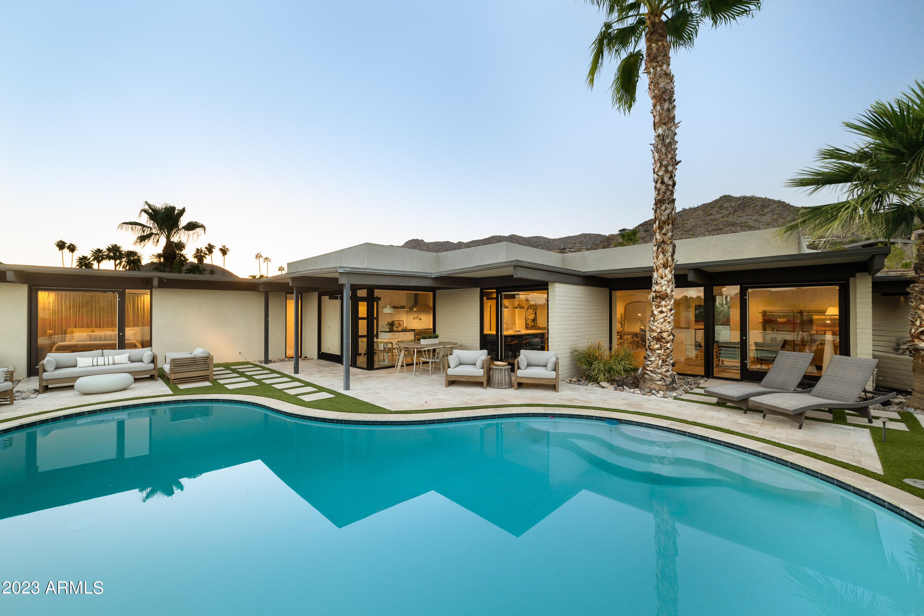 7312 N LAKESIDE Lane