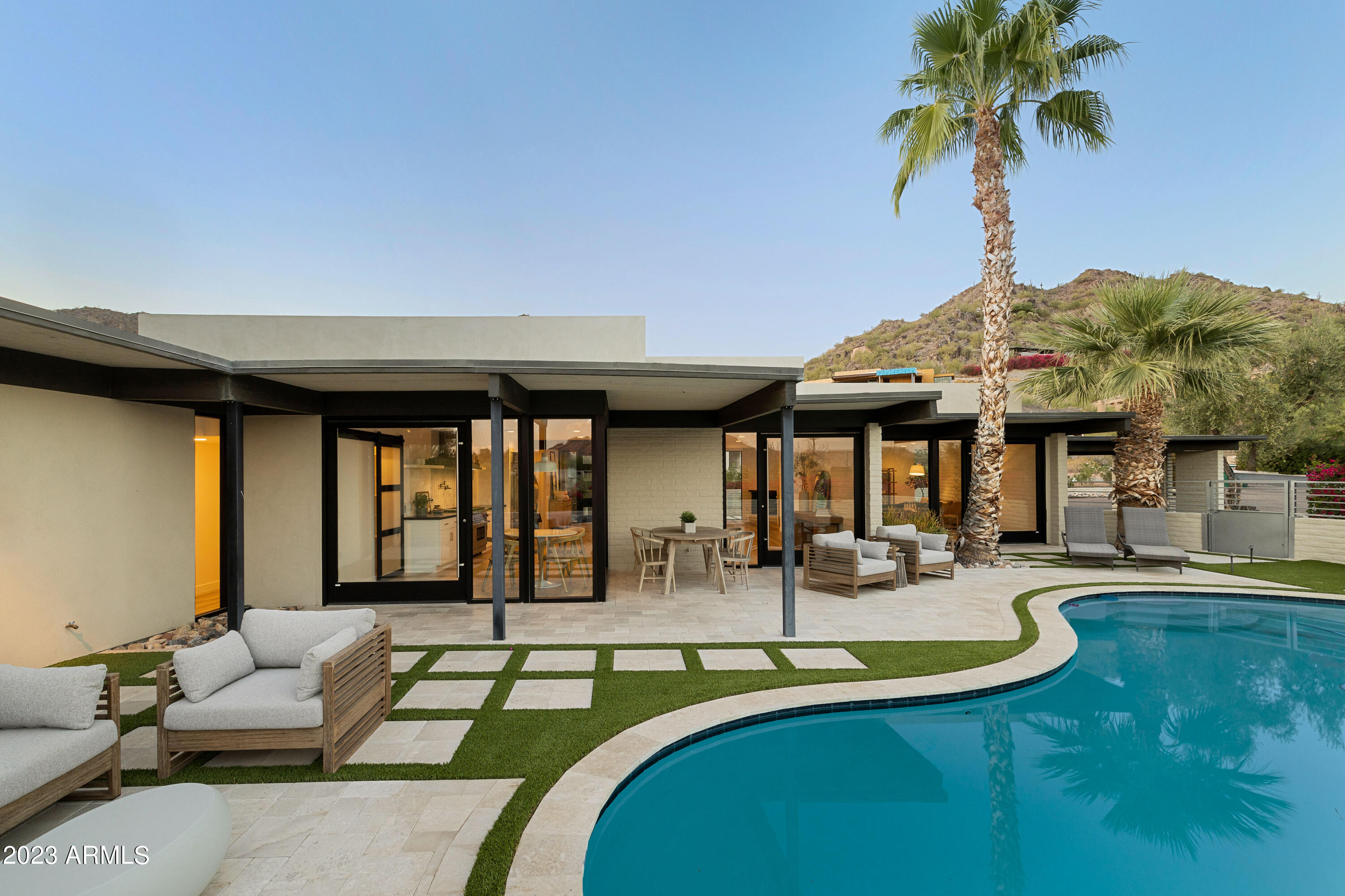 7312 N LAKESIDE Lane