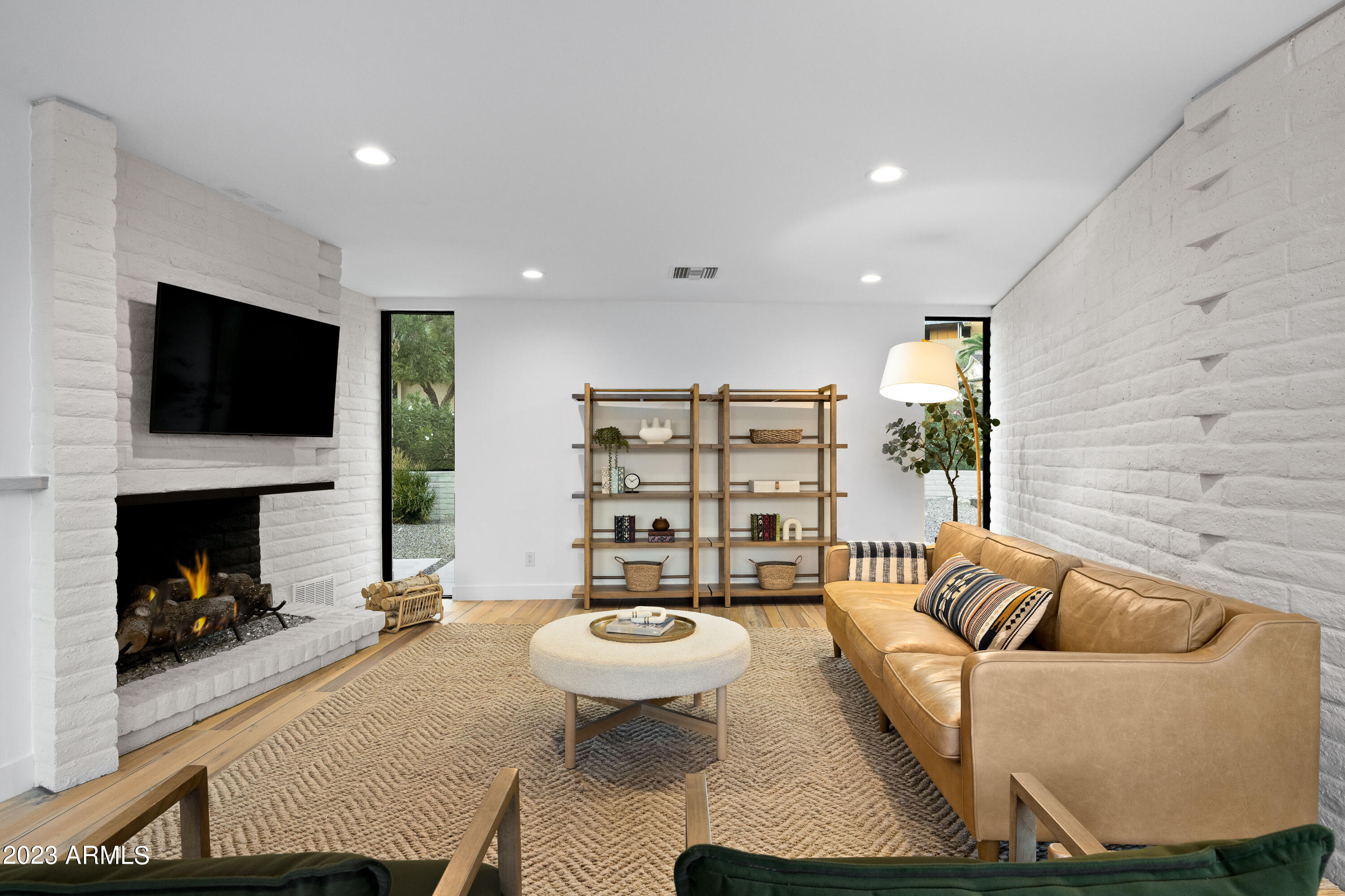 7312 N LAKESIDE Lane