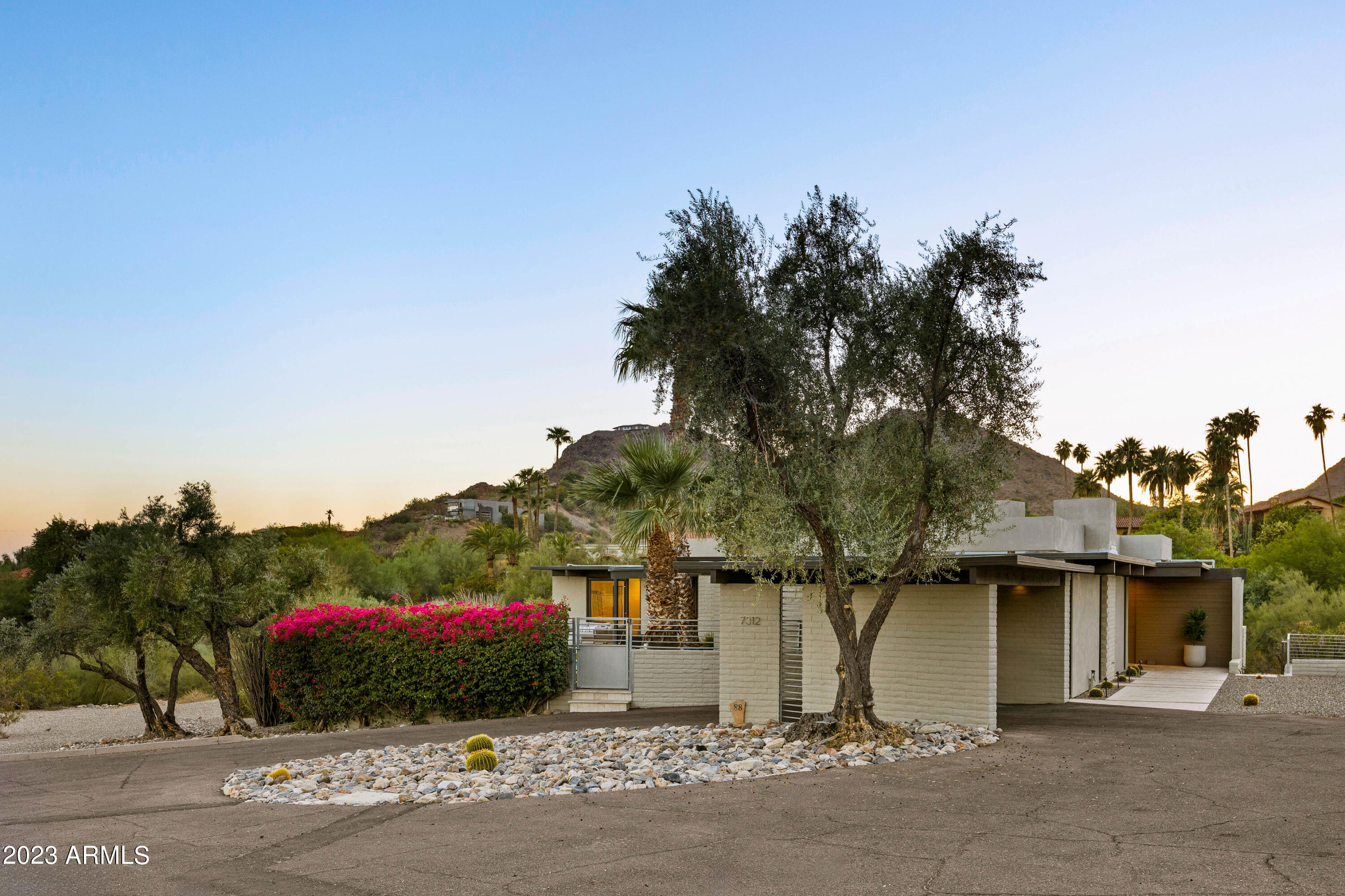 7312 N LAKESIDE Lane