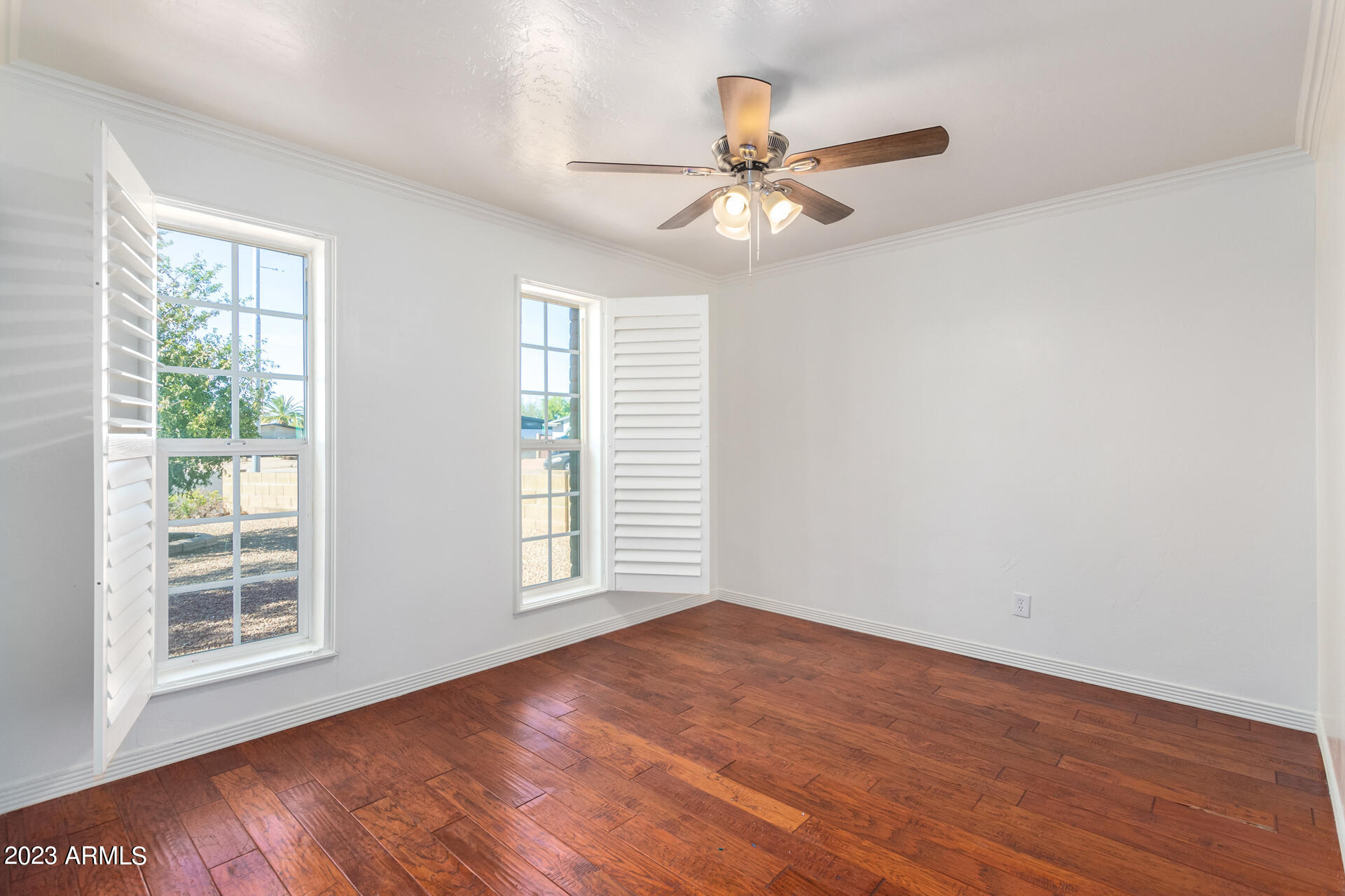 1138 E 9TH Place