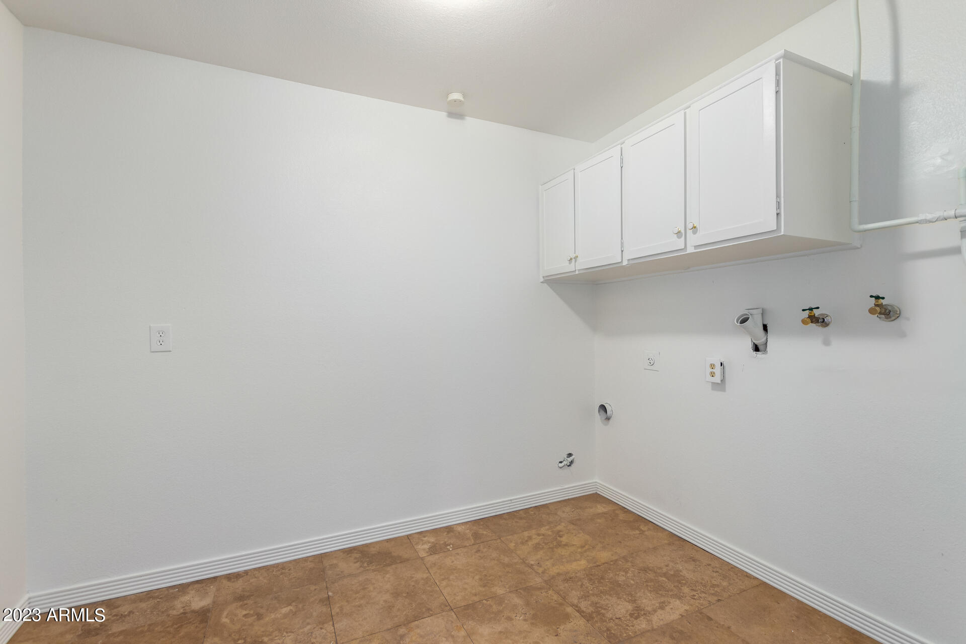 1138 E 9TH Place