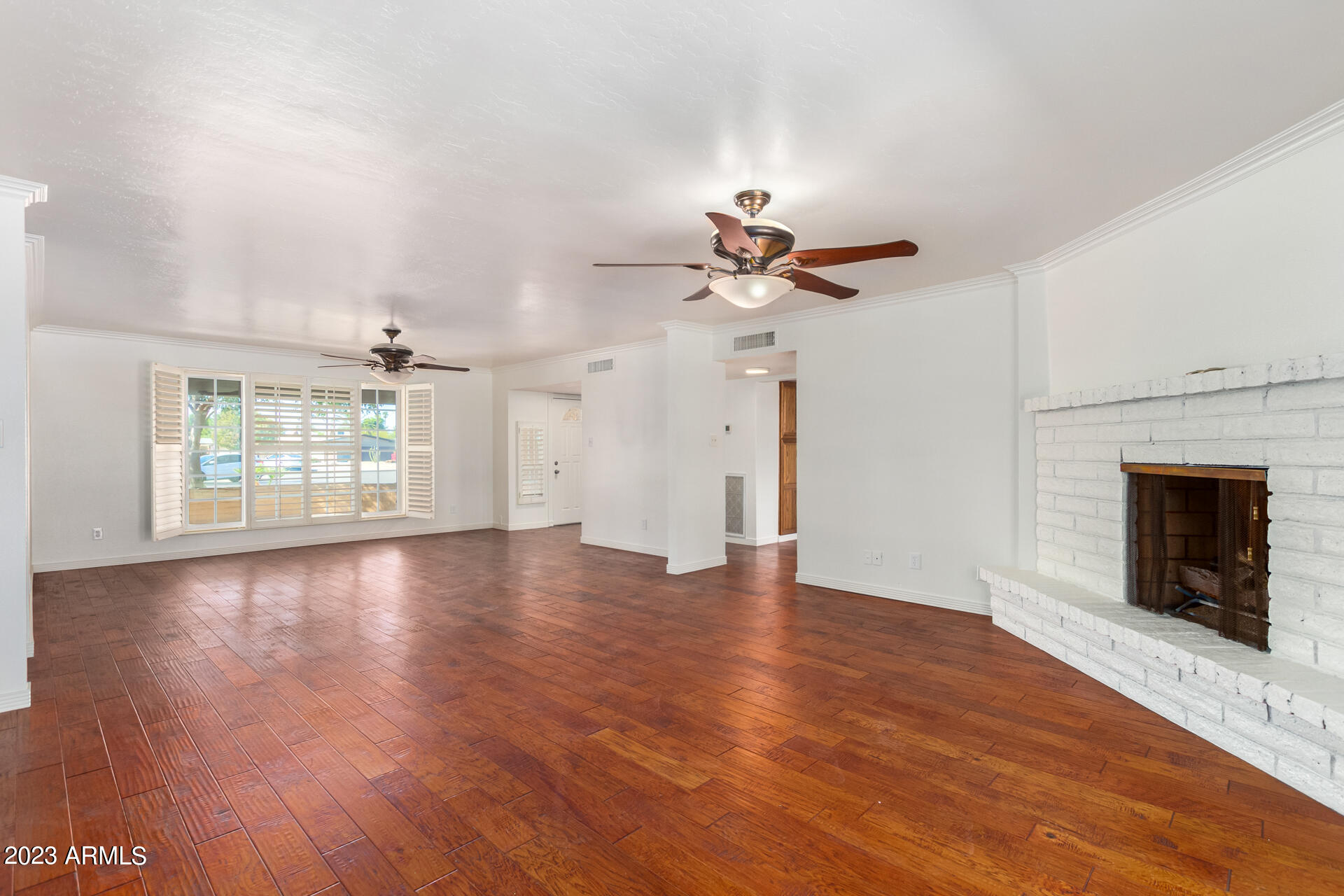 1138 E 9TH Place