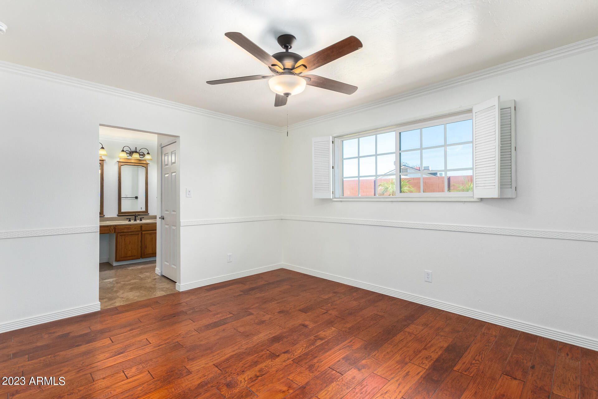 1138 E 9TH Place