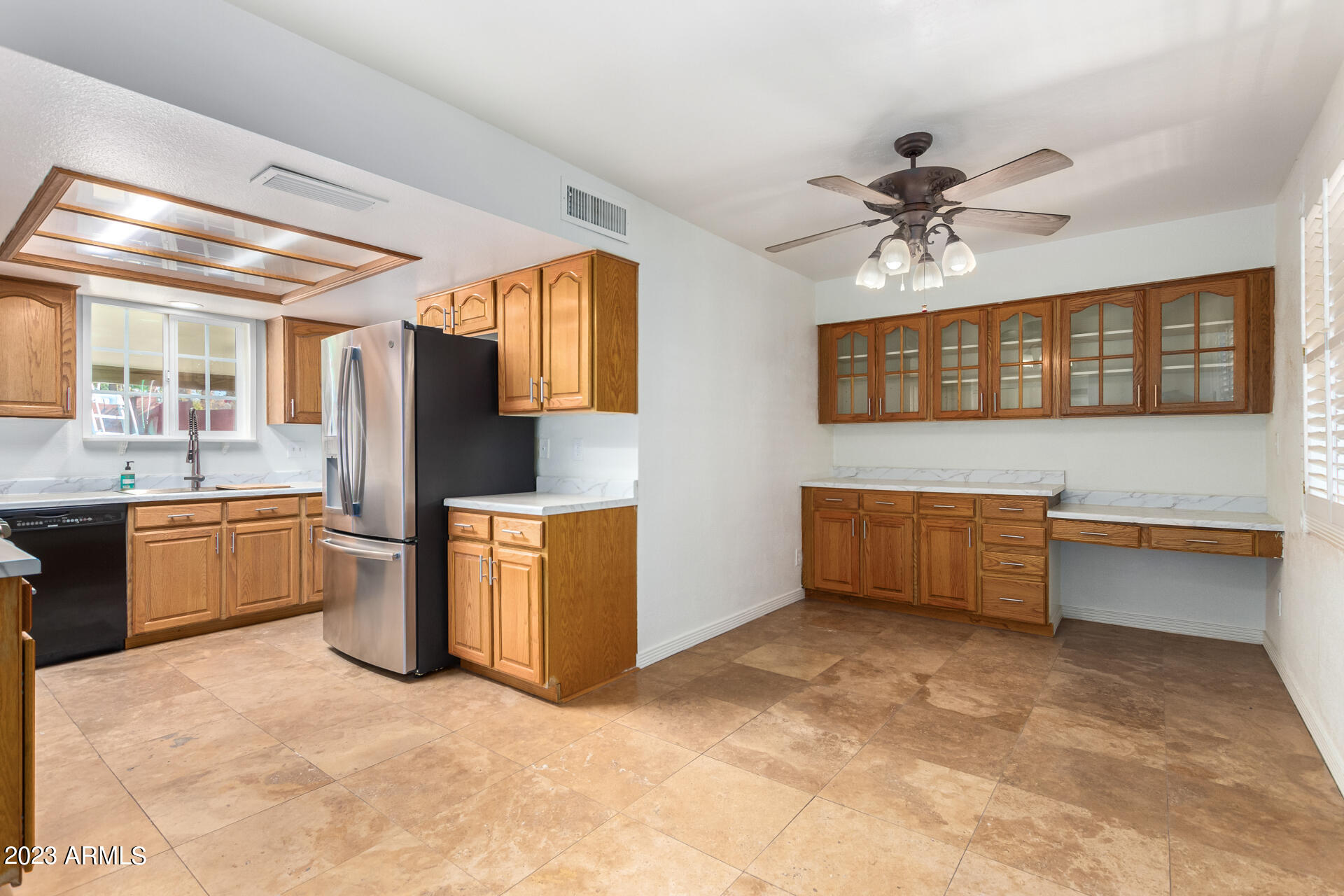 1138 E 9TH Place