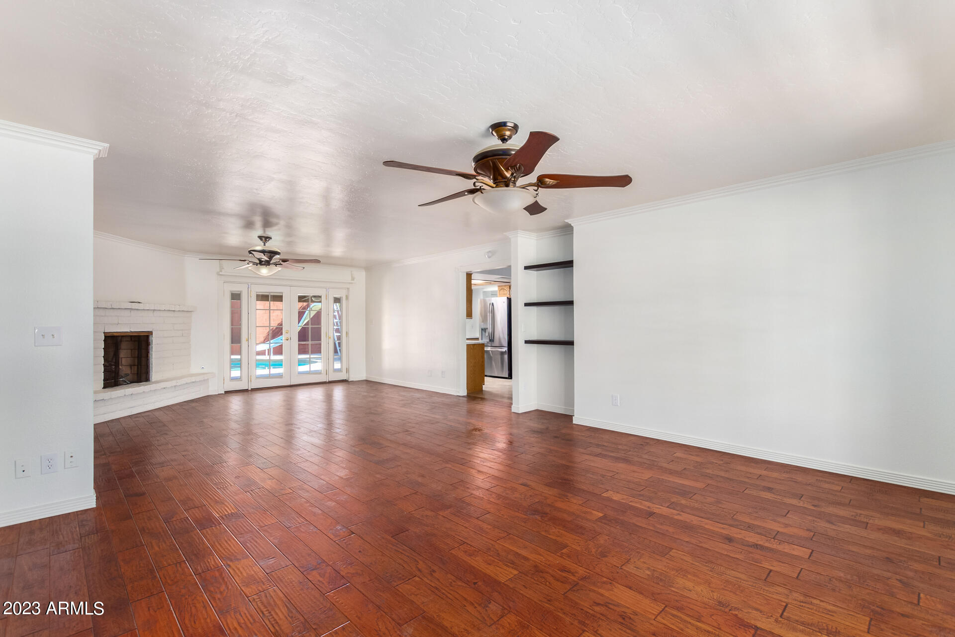 1138 E 9TH Place