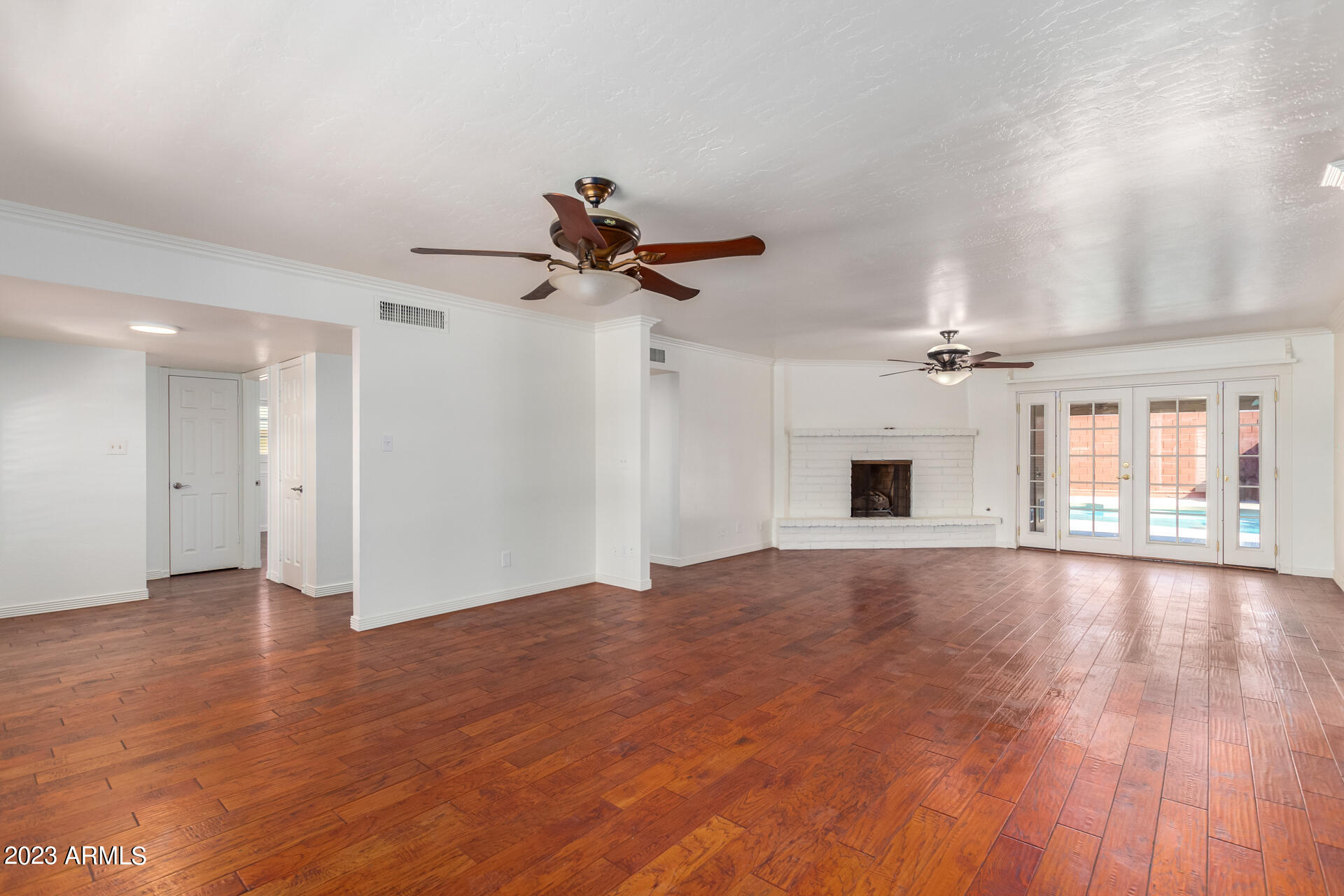 1138 E 9TH Place