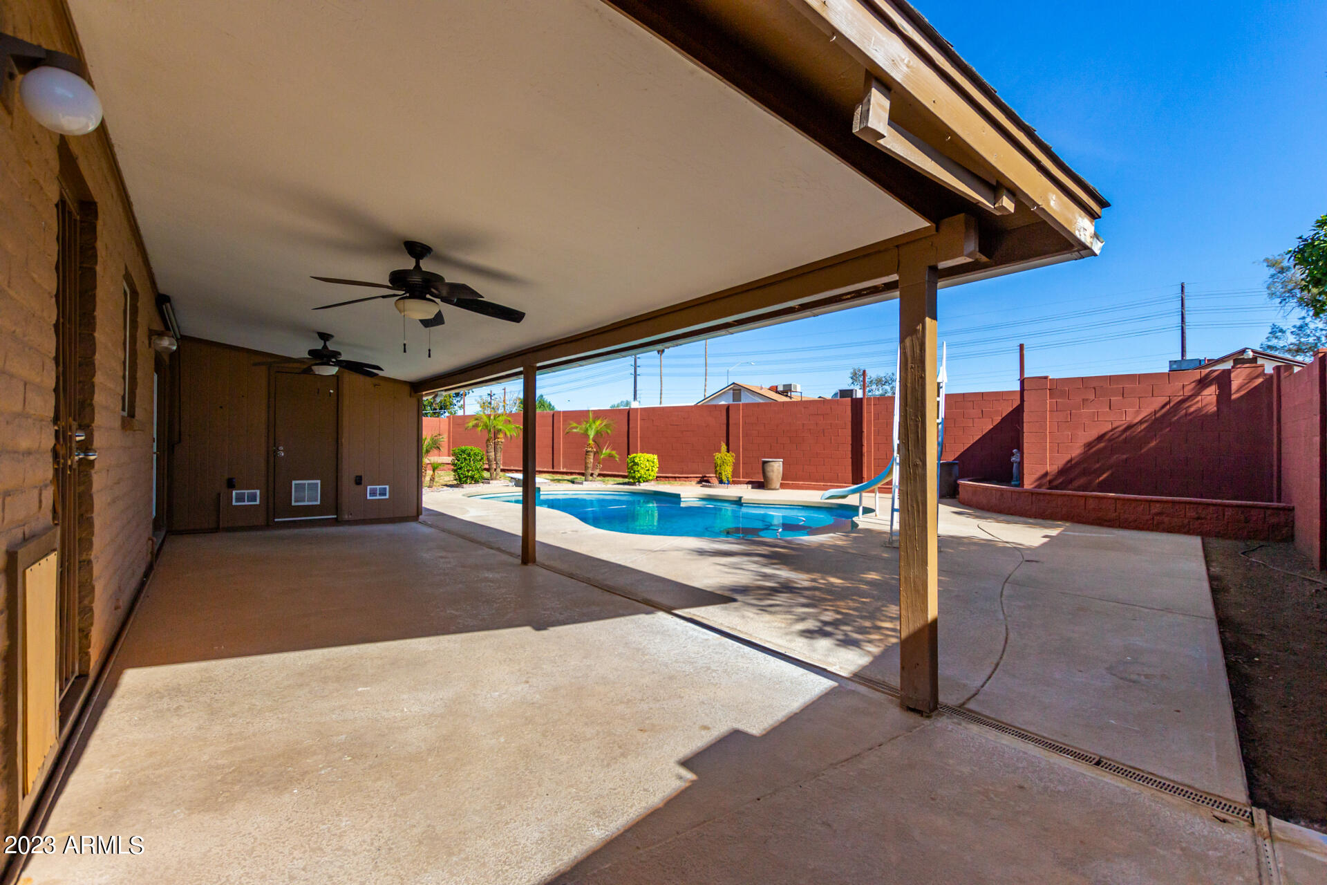 1138 E 9TH Place
