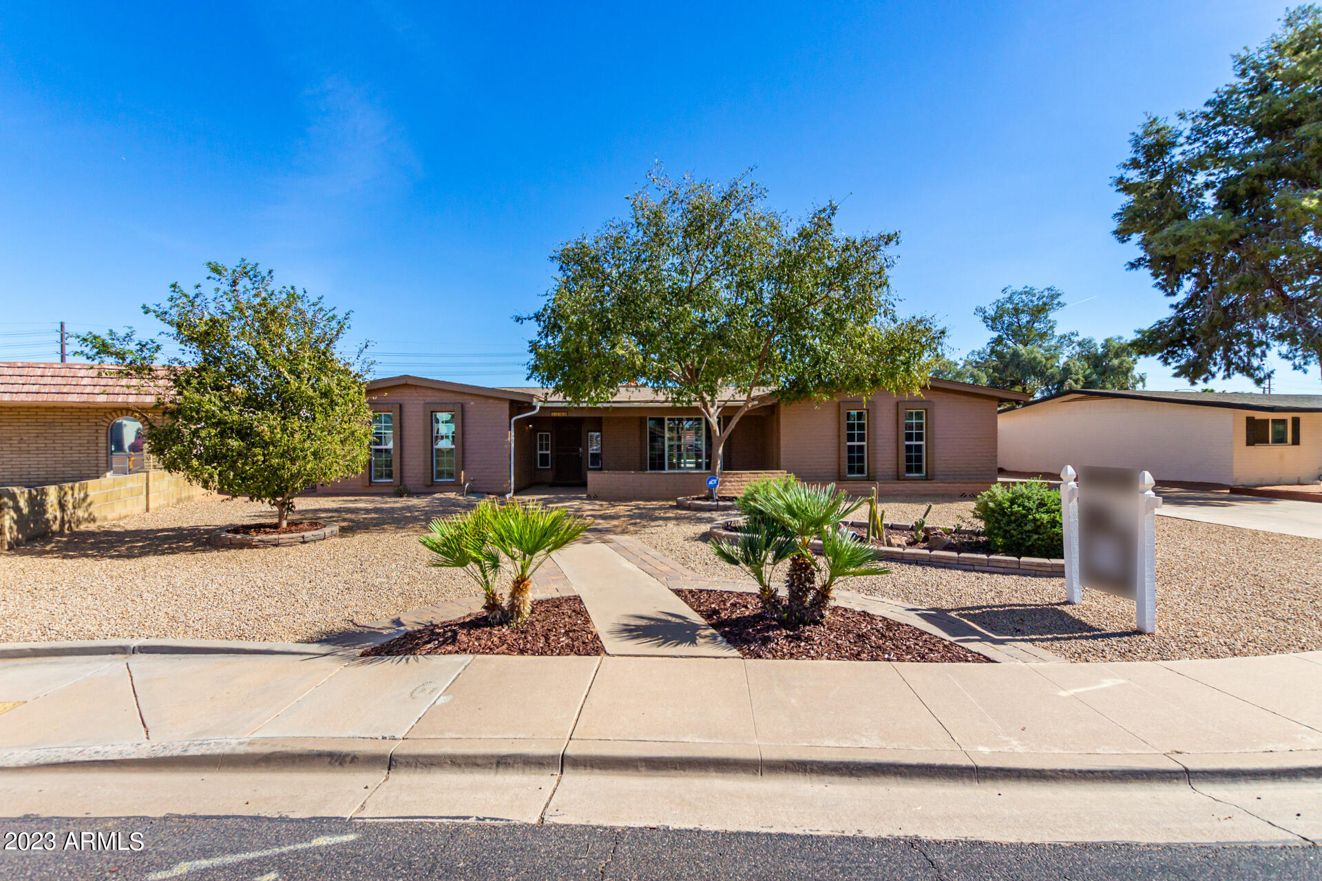 1138 E 9TH Place