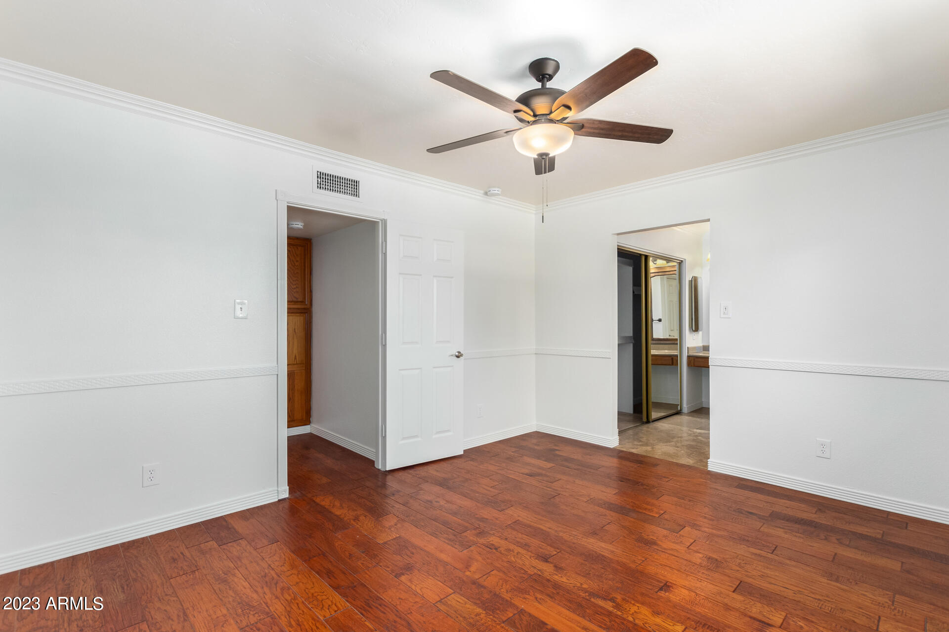 1138 E 9TH Place