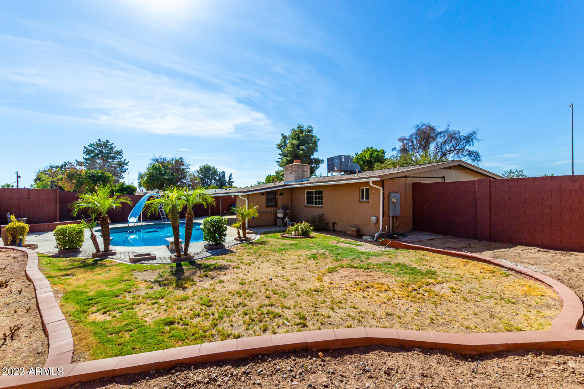 1138 E 9TH Place