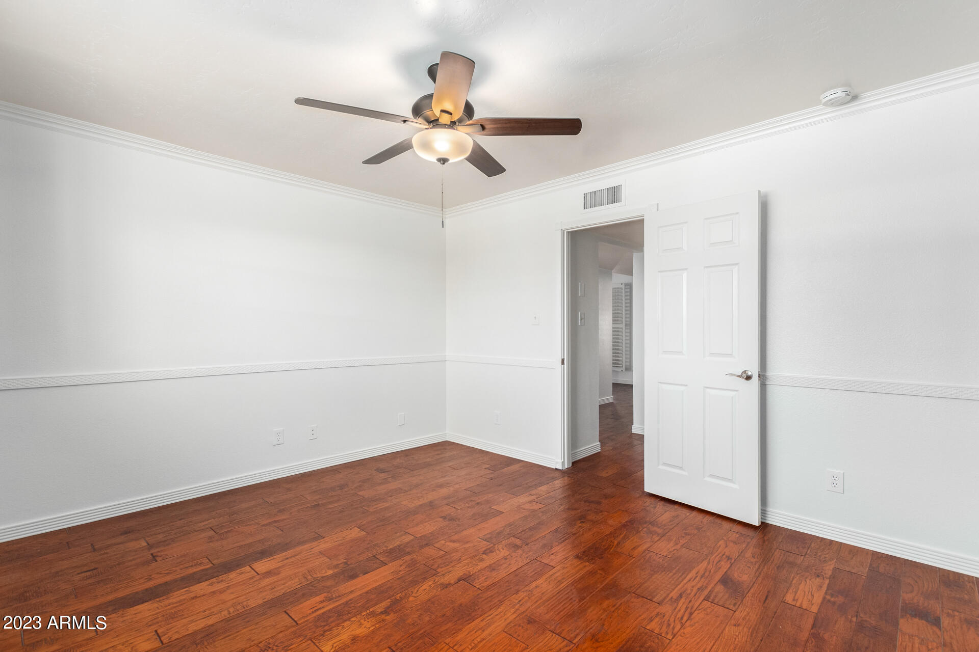1138 E 9TH Place