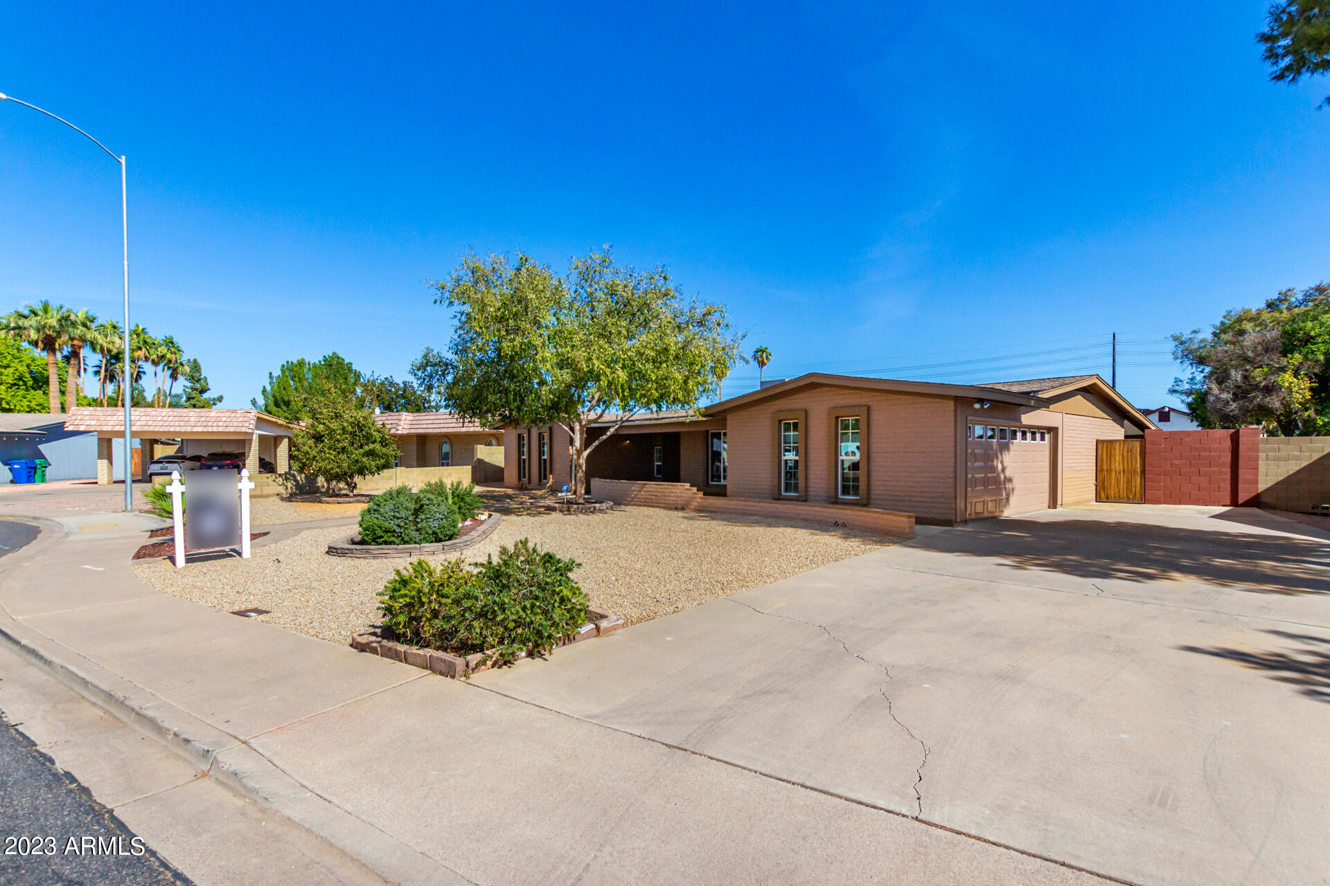 1138 E 9TH Place