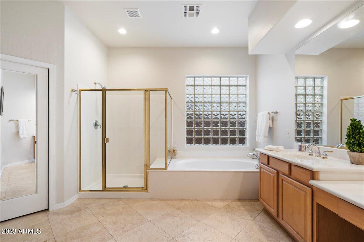 10793 E GELDING Drive