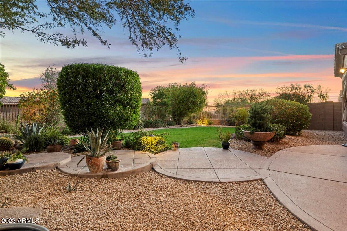 10793 E GELDING Drive