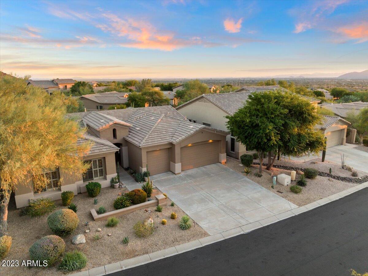 10793 E GELDING Drive