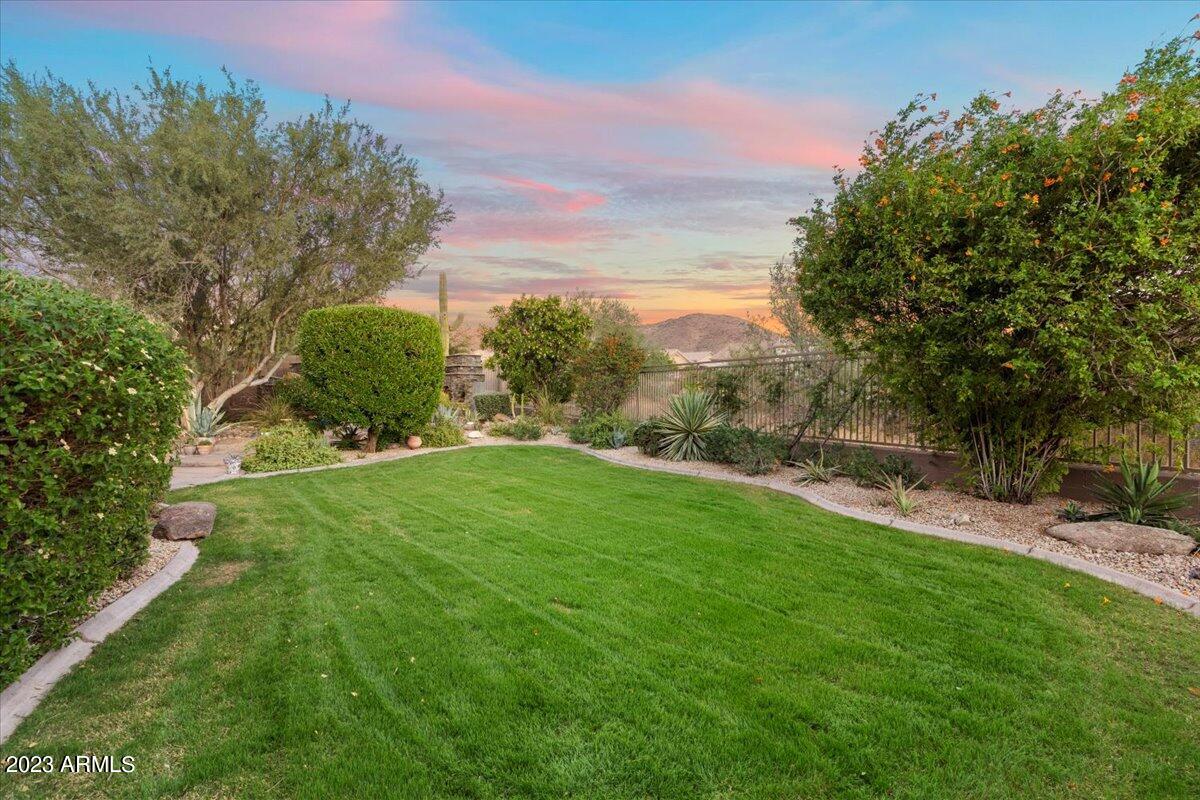 10793 E GELDING Drive